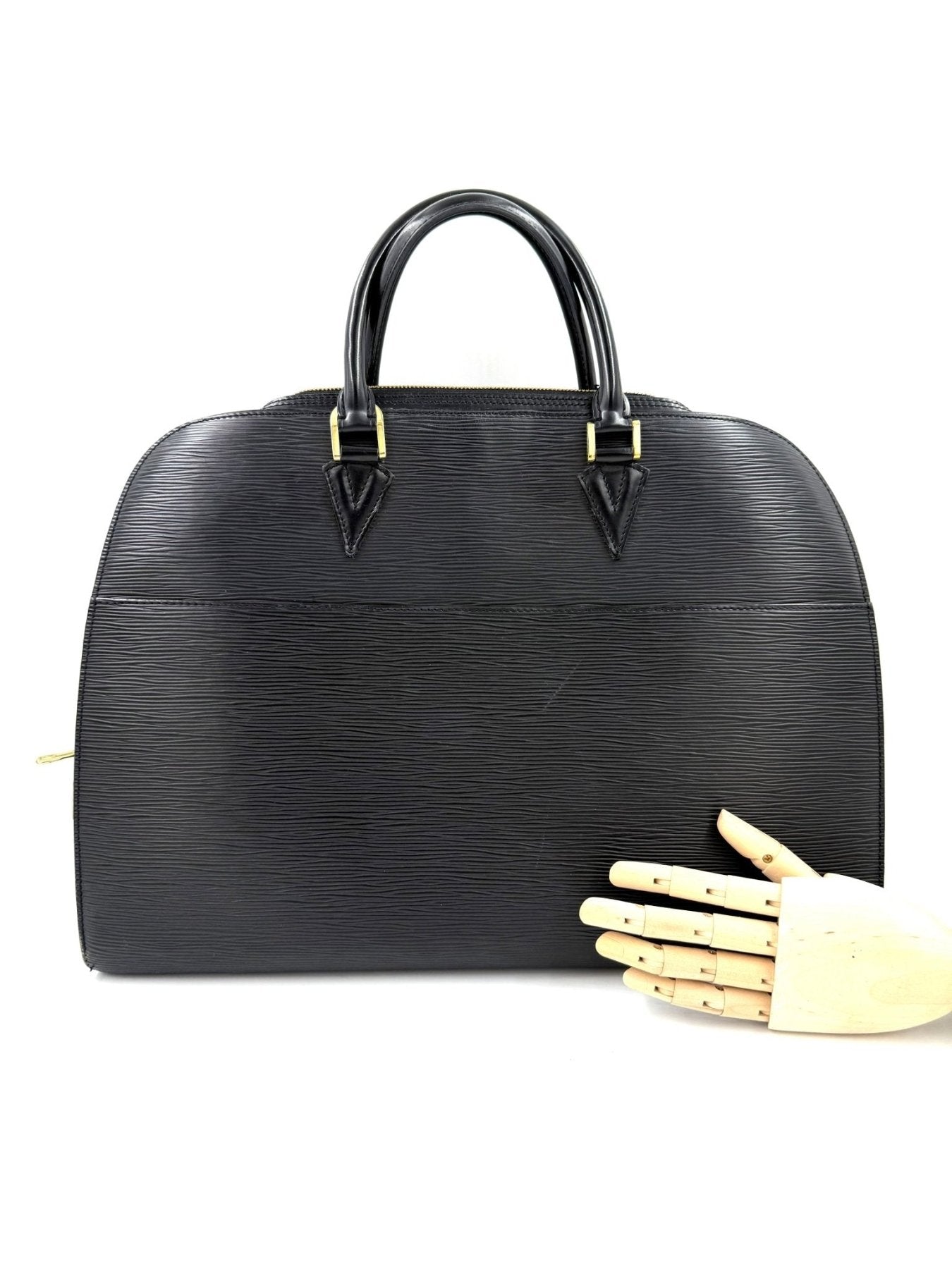 Louis Vuitton Sorbonne Epi Handtasche in schwarz mit charakteristischer Rippenstruktur und eleganten Golddetails