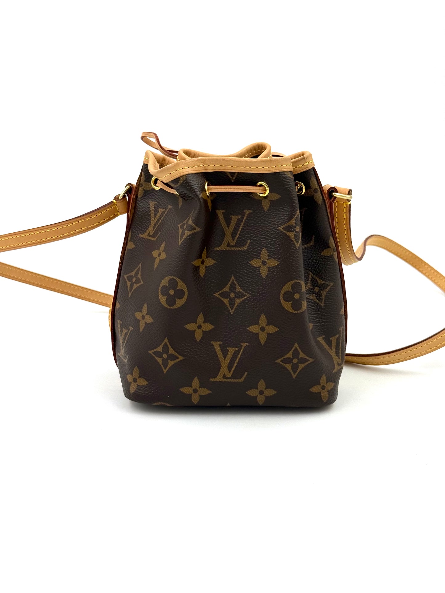 LOUIS VUITTON Nano Noe Monogram Canvas Tasche aus kratzfestem Canvas mit Kordelzugverschluss und verstellbarem Schulterriemen.