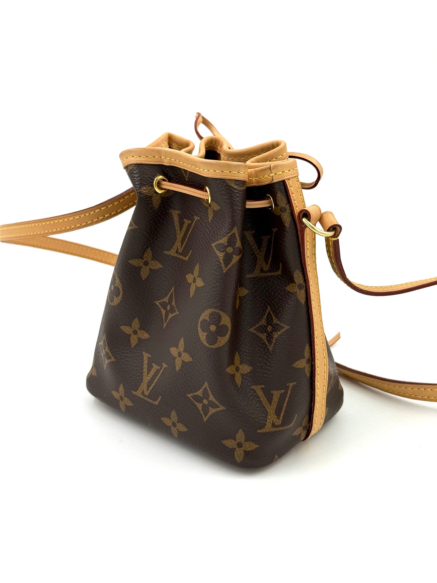 LOUIS VUITTON Nano Noe Monogram Canvas in braunem Canvas mit Kordelzugverschluss und verstellbarem Schulterriemen.