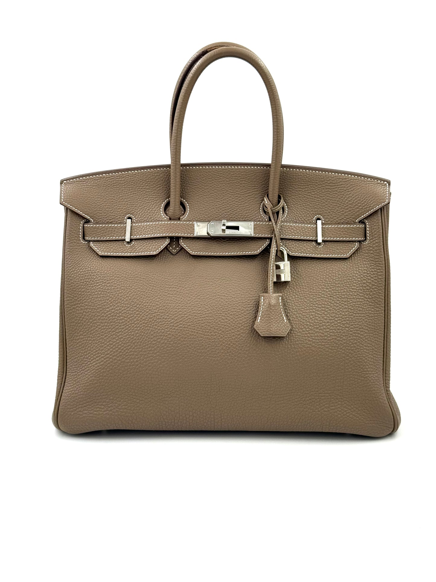 HERMÈS Birkin 35 Togo Etoupe PHW in hochwertigem Togo-Leder mit Palladium-Hardware, elegant und zeitlos.