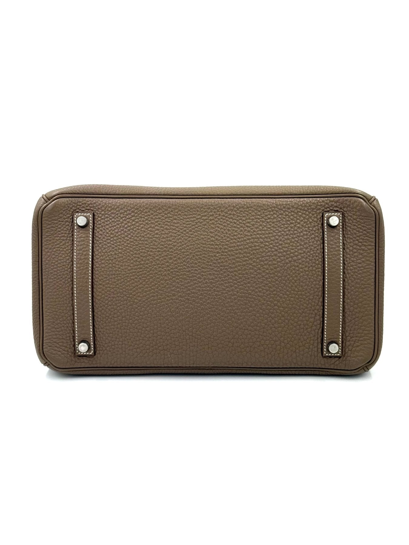 HERMÈS Birkin 35 Togo Etoupe PHW Rückansicht mit hochwertigem Togo-Leder und Palladium-Hardware.