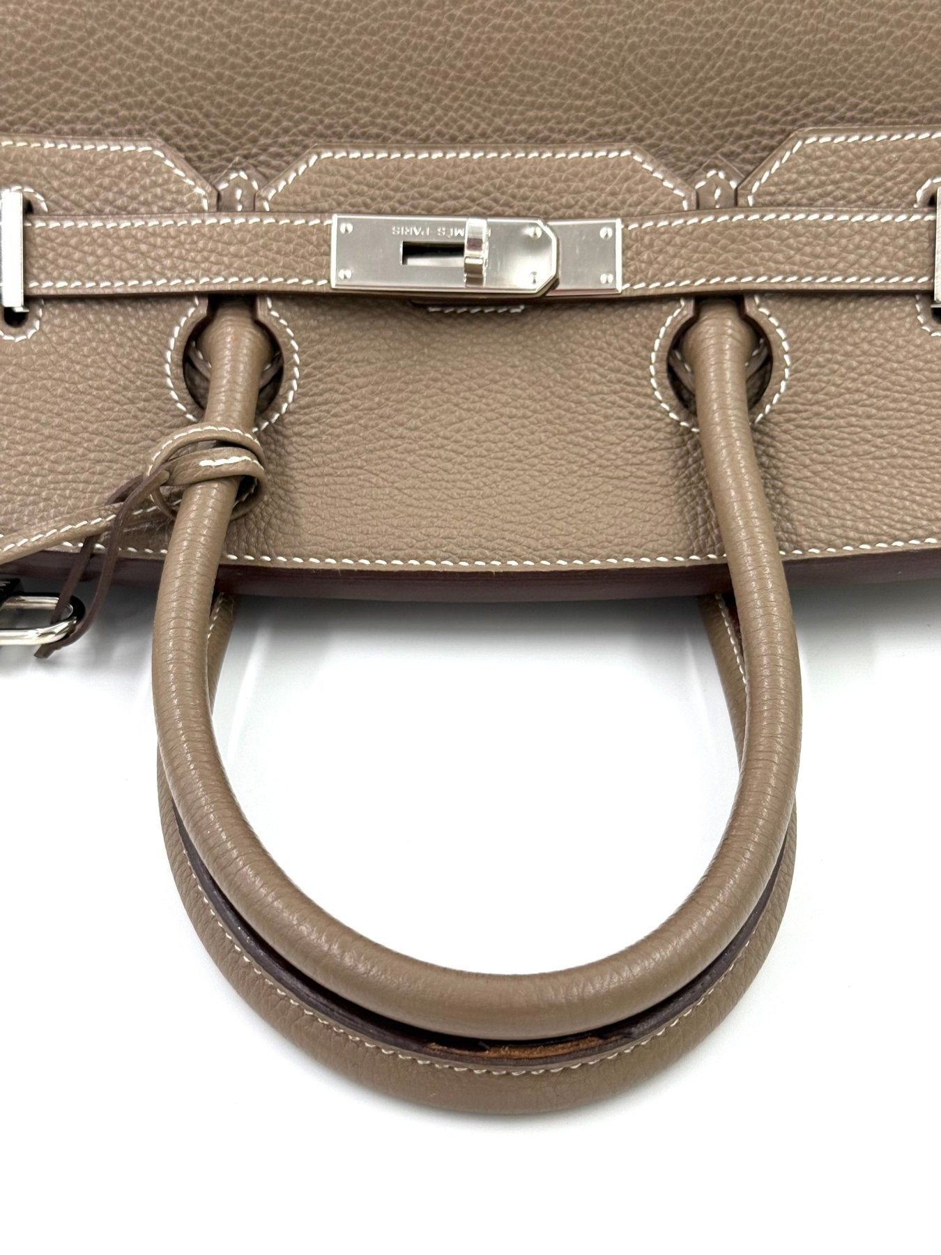 HERMÈS Birkin 35 Togo Etoupe PHW mit Griffen aus weichem Kalbsleder und eleganter Palladium-Hardware, Zustand sehr gut.