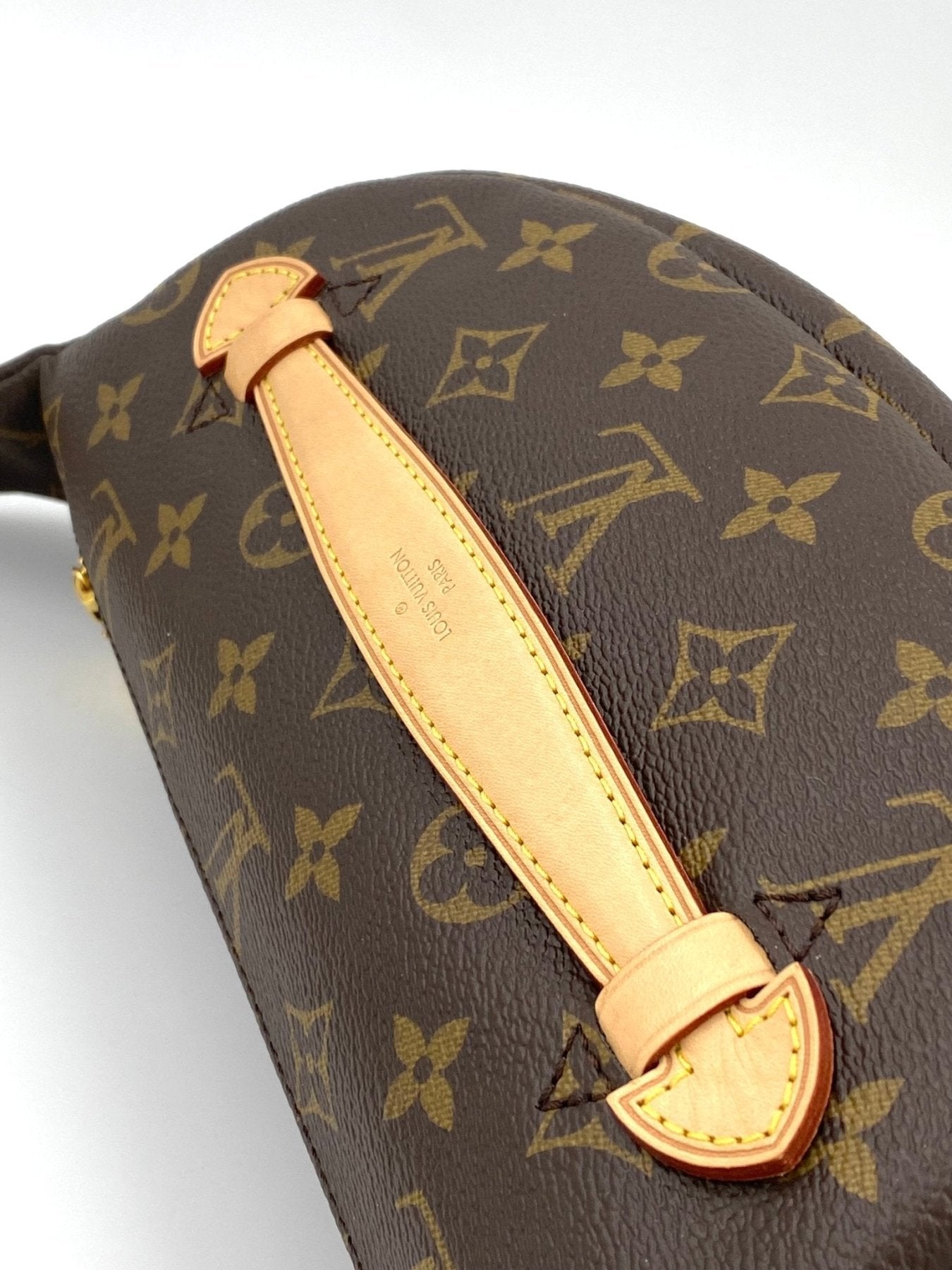 Louis Vuitton Bumbag Monogram Canvas Guerteltasche in braun mit beigem Lederriemen, neu und ungetragen
