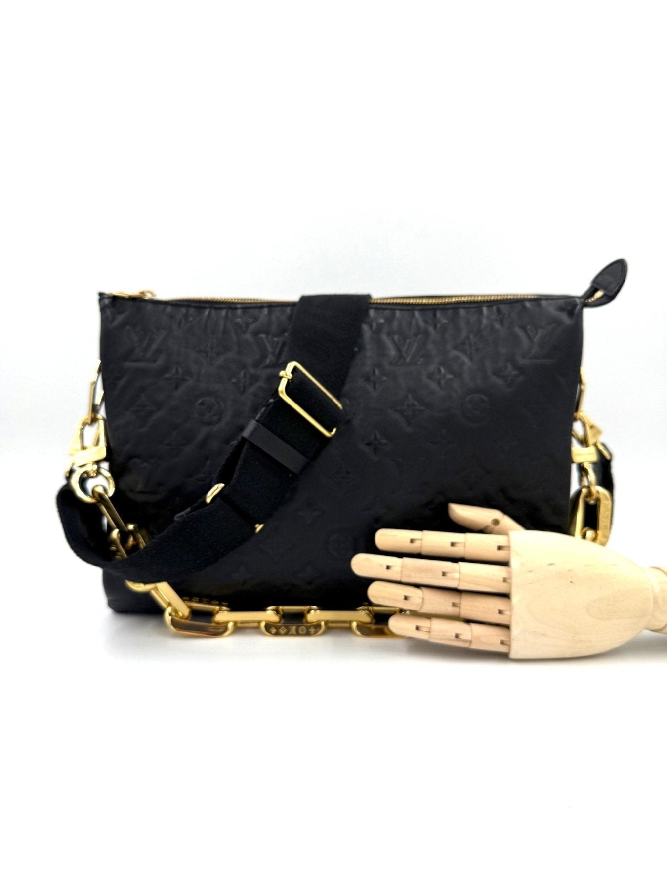 Louis Vuitton Coussin MM Tasche in Schwarz mit gestepptem Lammleder, Kettengurt und goldfarbenen Details