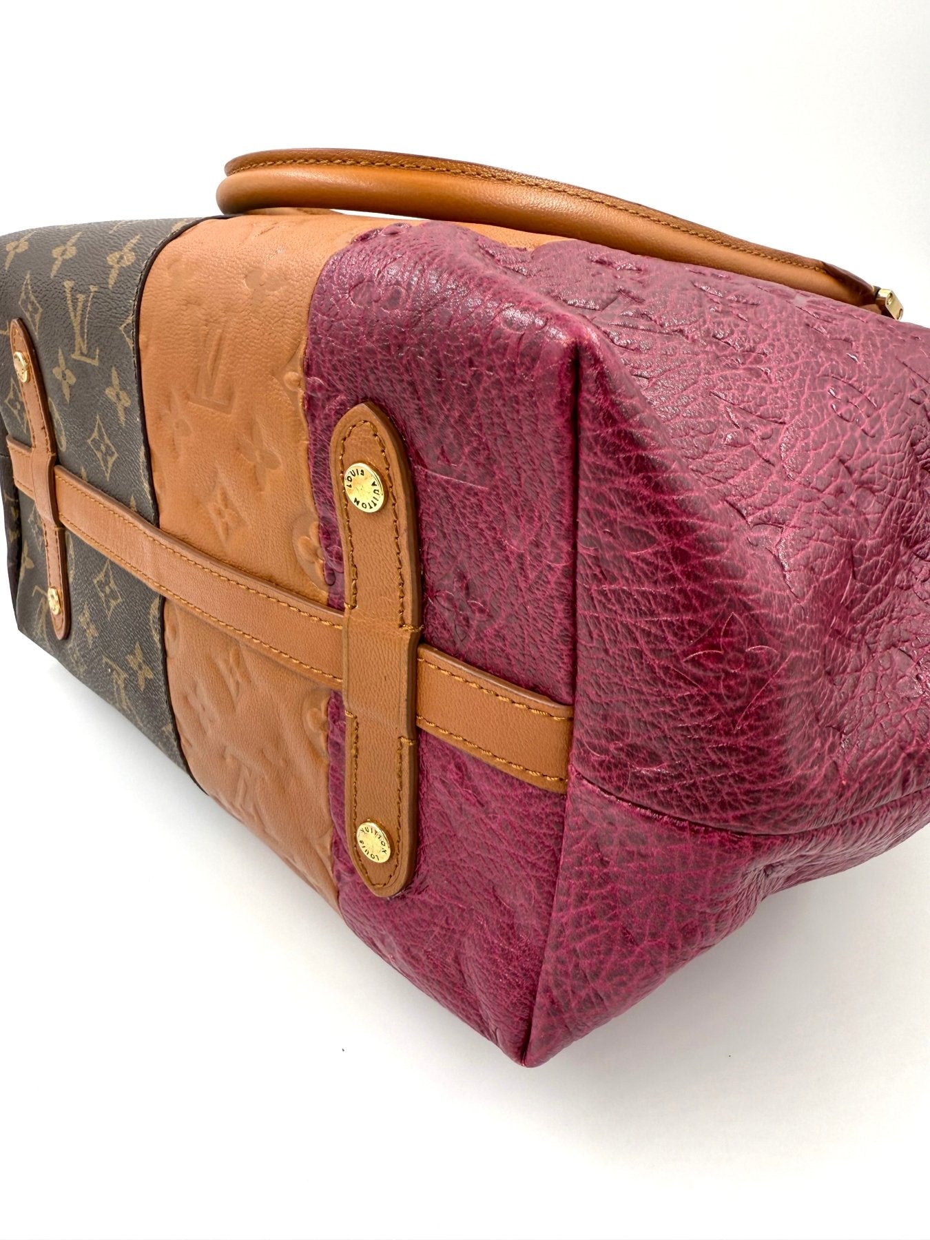 LOUIS VUITTON Tri - Color Shopper Bordeaux - Clutch & Macarons - AR1151 - Clutch & Macarons -