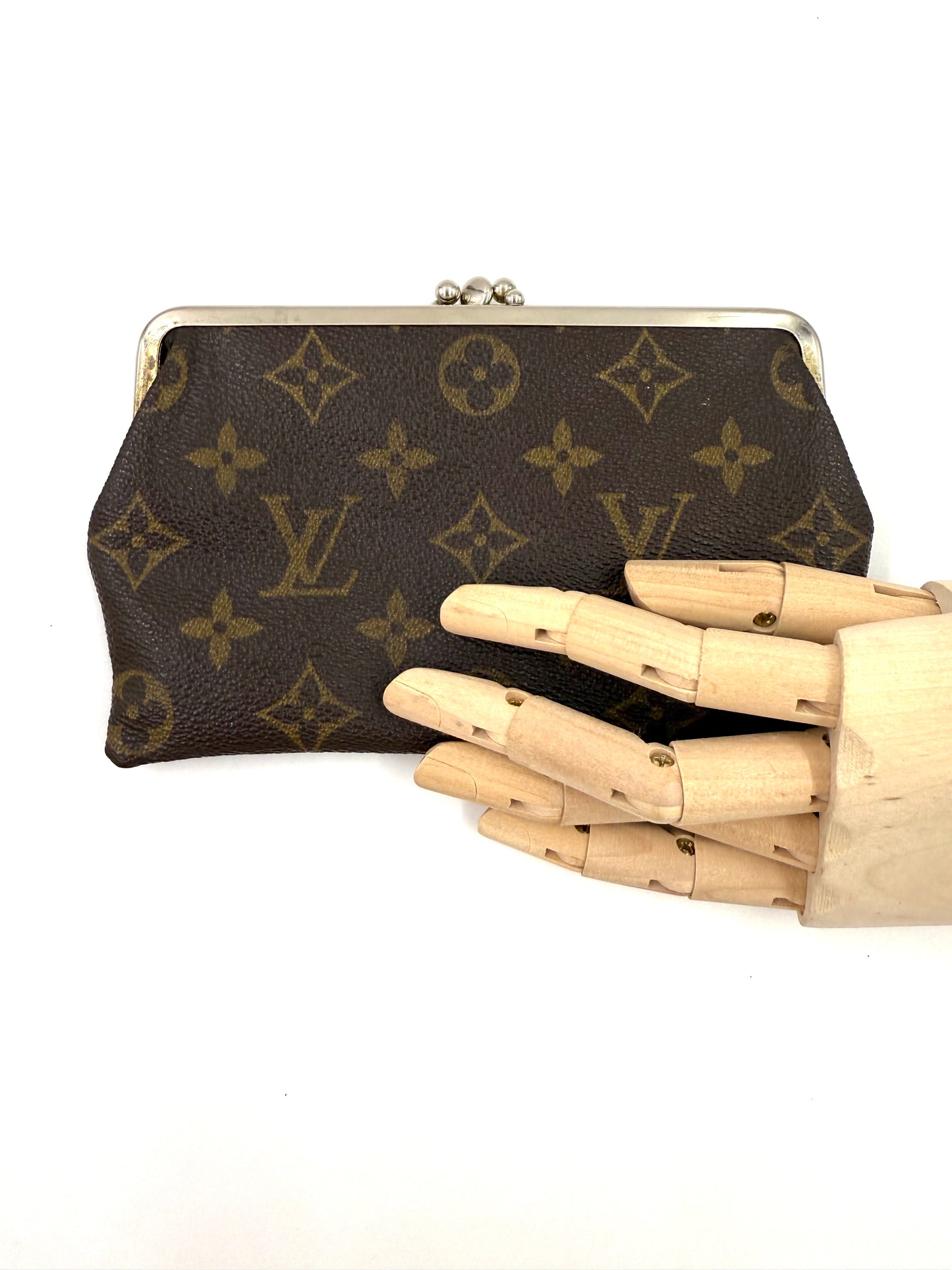 LOUIS VUITTON Pochette Bucket Bag aus Monogram Canvas mit Kisslock-Verschluss, vintage und in sehr gutem Zustand.