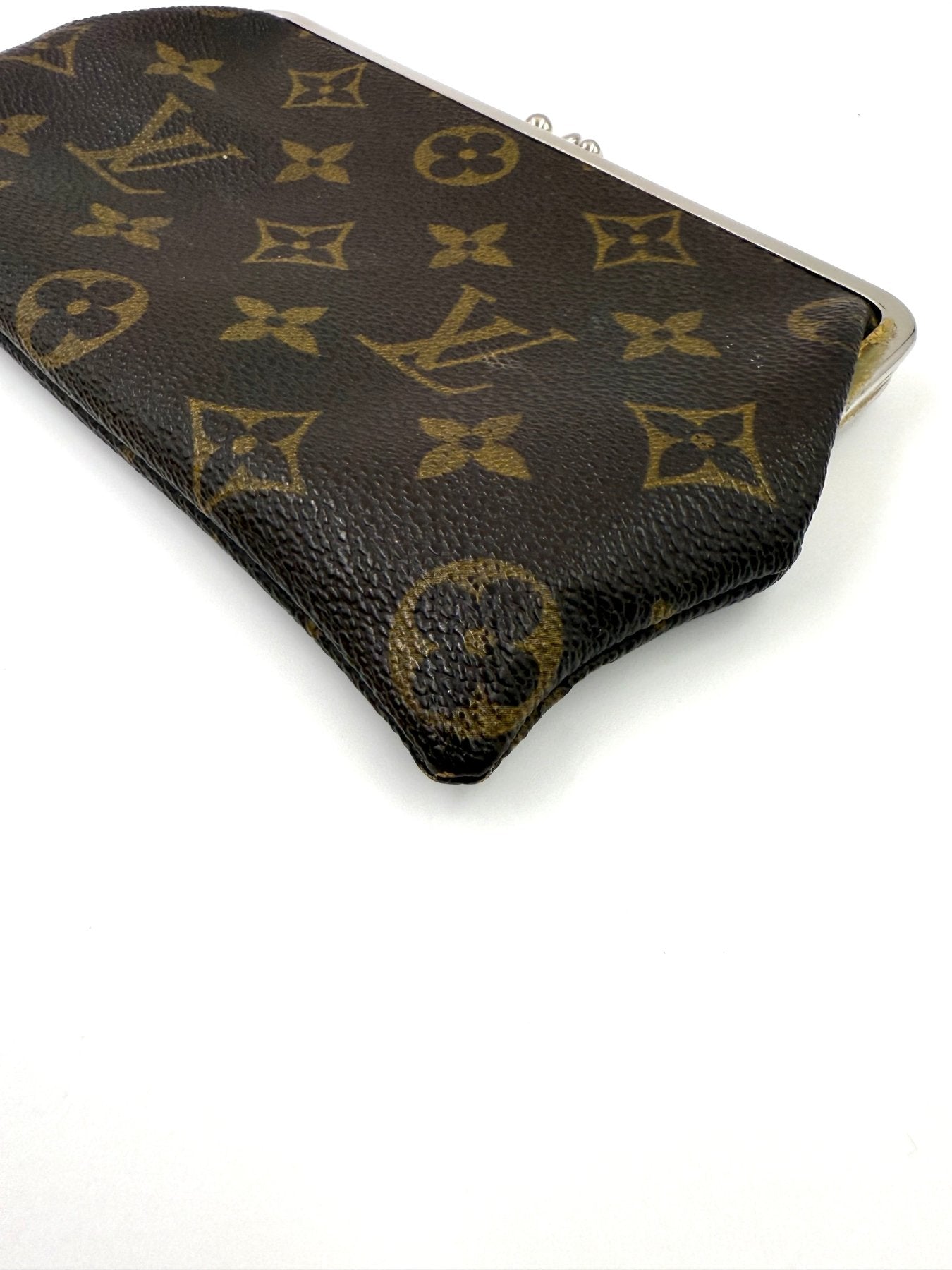 LOUIS VUITTON Pochette Bucket Bag - Clutch & Macarons - Clutch & Macarons -