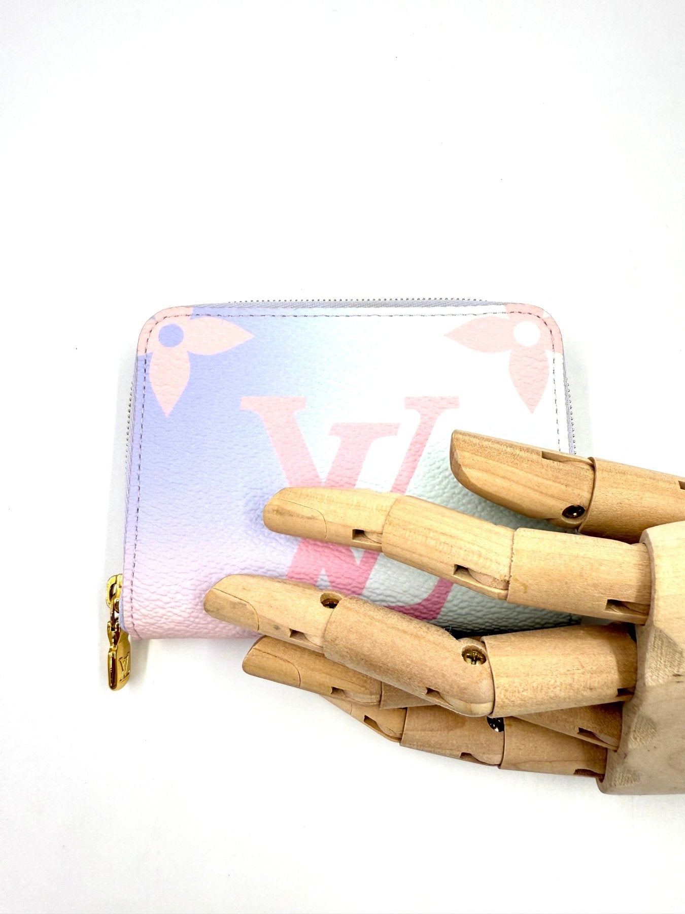 LOUIS VUITTON Zippy Coin Sunrise - Clutch & Macarons - Chip - Clutch & Macarons -