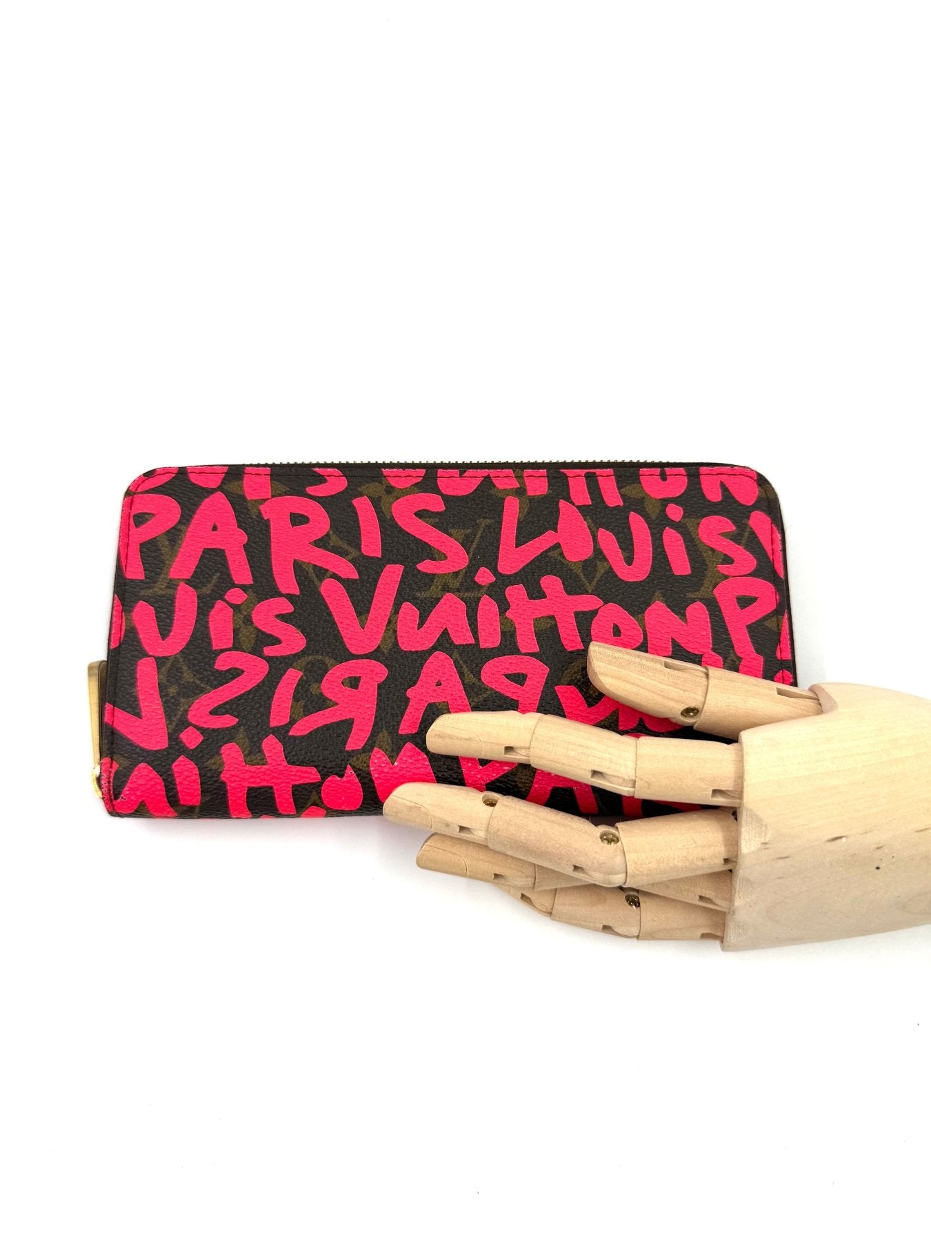 LOUIS VUITTON Zippy Grafitti x Stephen Sprouse - Clutch & Macarons - CA0059 - Clutch & Macarons -