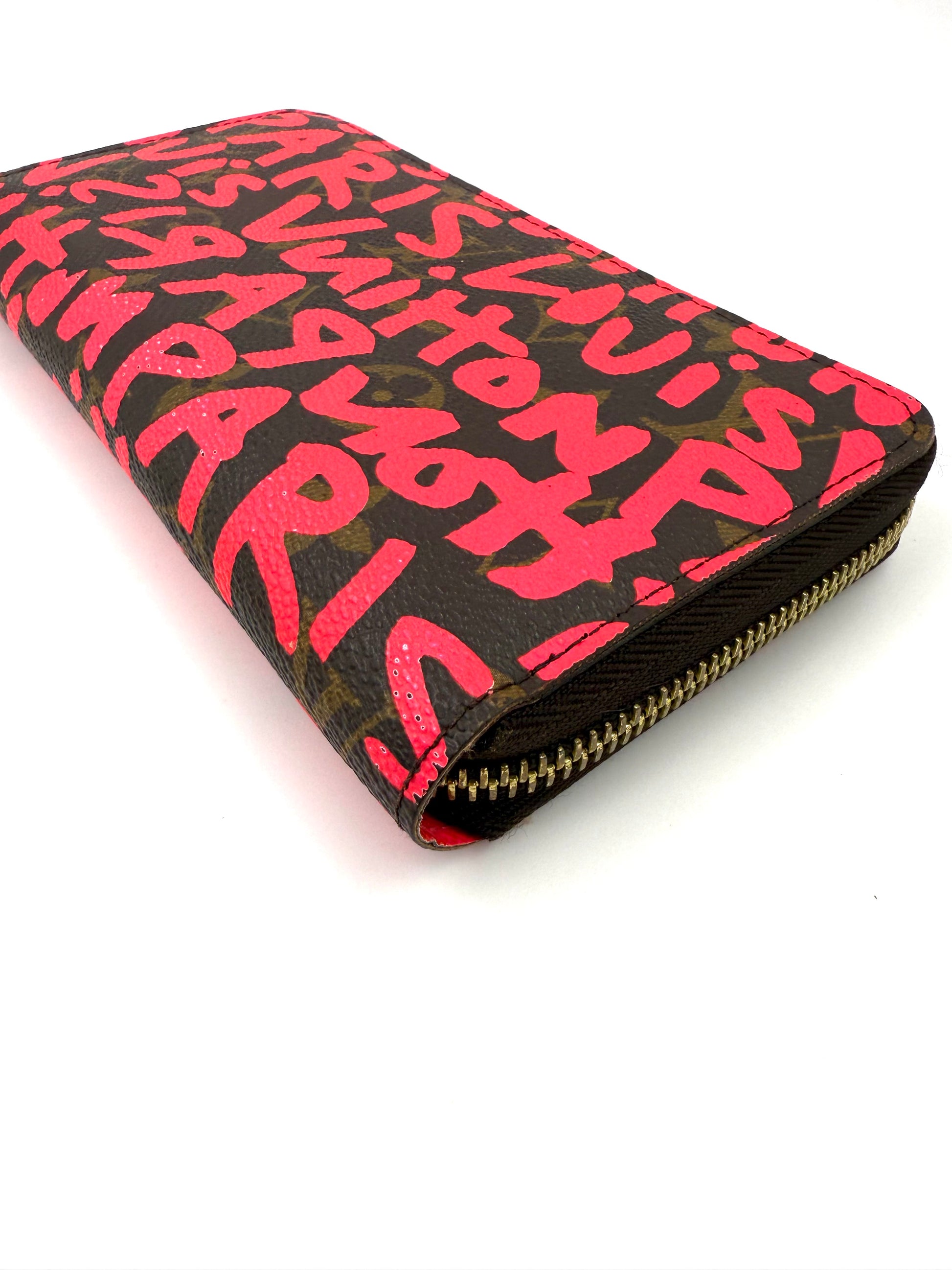 LOUIS VUITTON Zippy Grafitti x Stephen Sprouse Portemonnaie mit rotem Graffiti auf Monogram Canvas, neuwertig.