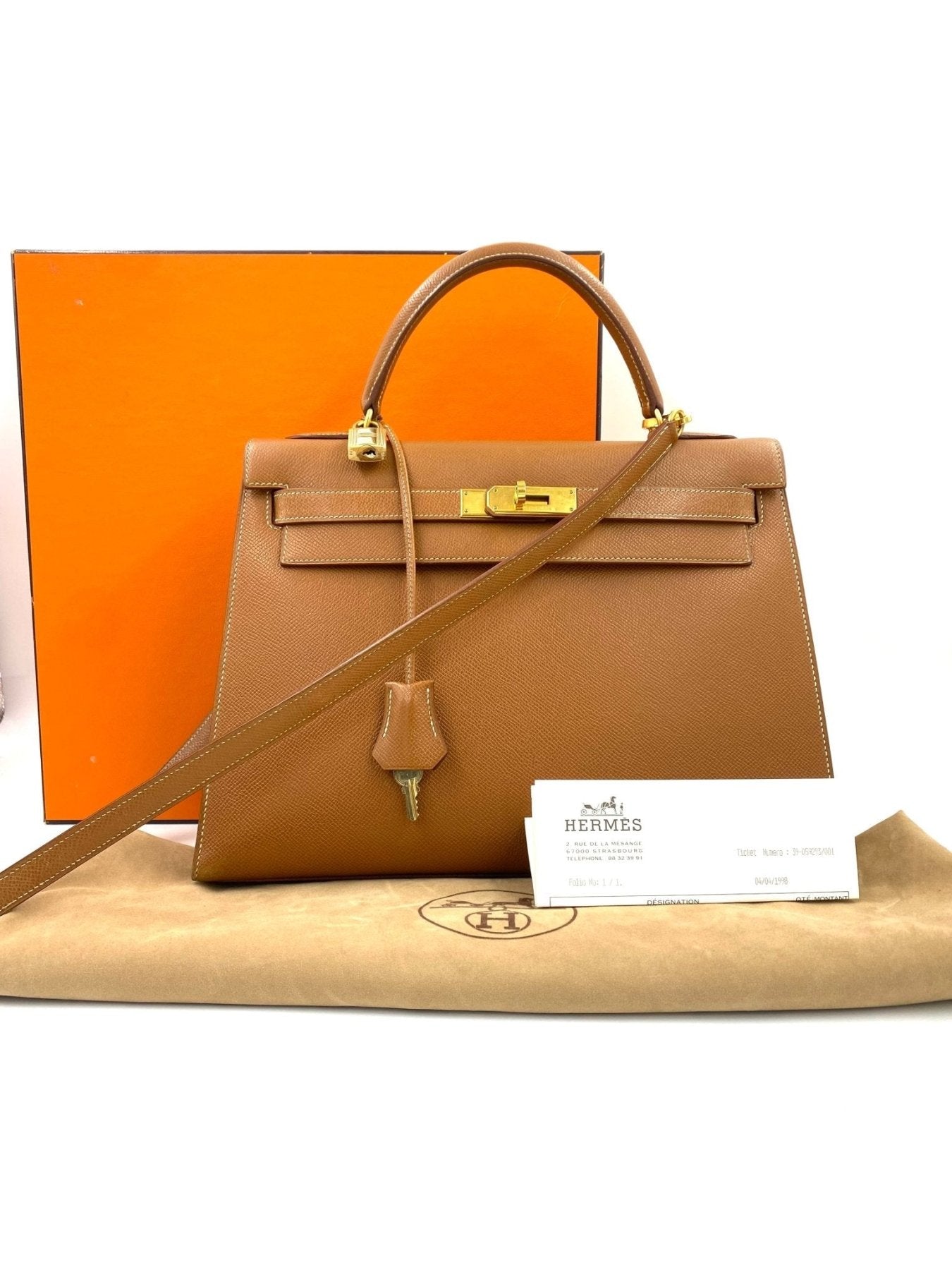 HERMÈS Kelly 32 Veau Graine Courchevel Gold mit Schulterriemen - Clutch & Macarons - B im Quadrat, 1998 - Clutch & Macarons -