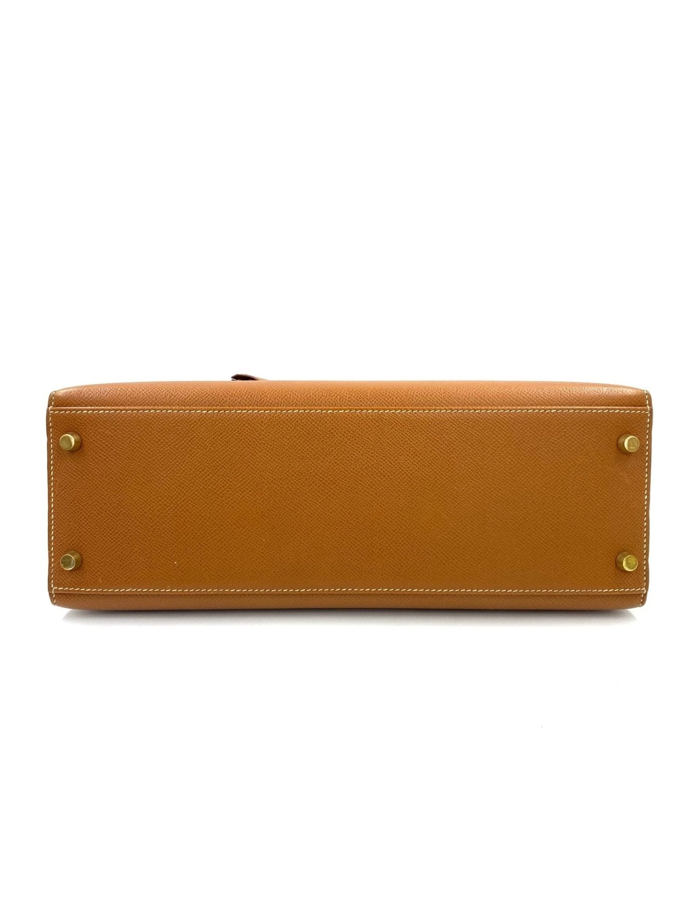 HERMÈS Kelly 32 Veau Graine Courchevel Gold mit Schulterriemen - Clutch & Macarons - B im Quadrat, 1998 - Clutch & Macarons -