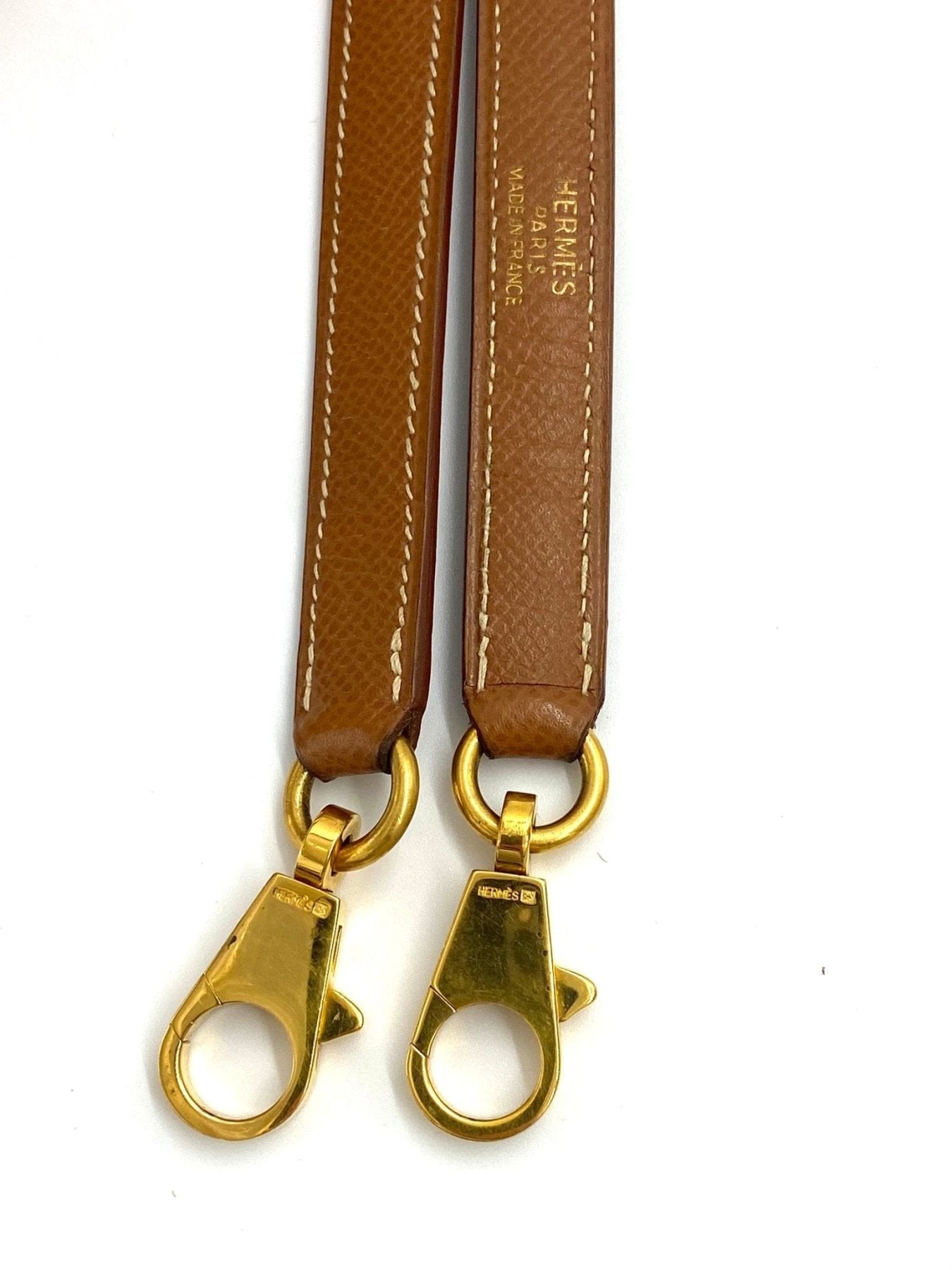 HERMÈS Kelly 32 Veau Graine Courchevel Gold mit Schulterriemen - Clutch & Macarons - B im Quadrat, 1998 - Clutch & Macarons -