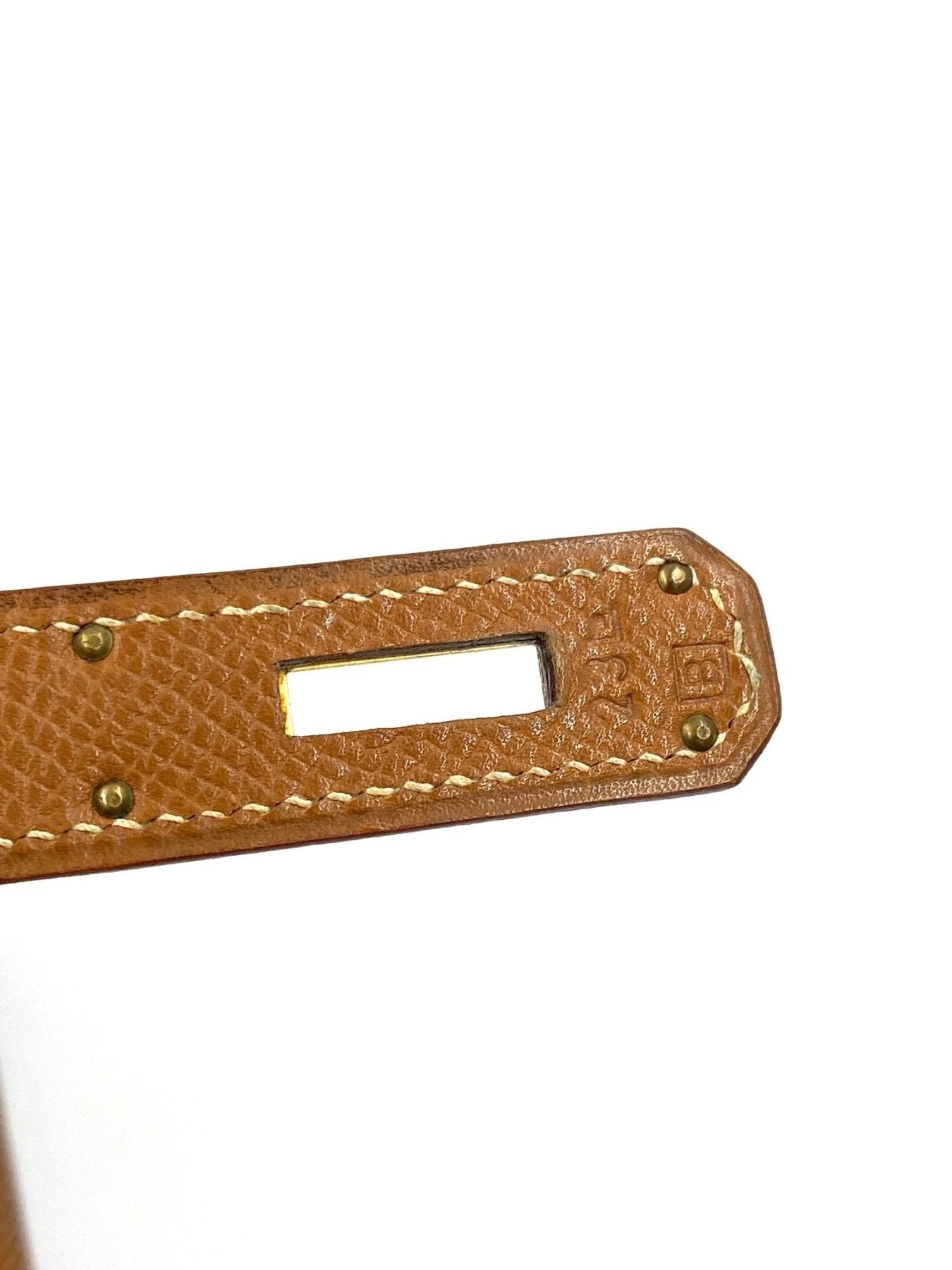 HERMÈS Kelly 32 Veau Graine Courchevel Gold mit Schulterriemen - Clutch & Macarons - B im Quadrat, 1998 - Clutch & Macarons -