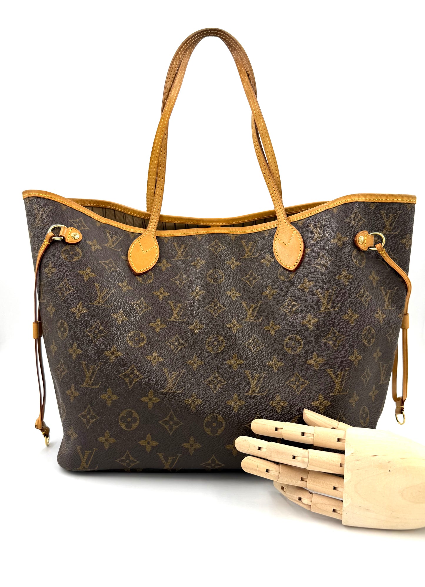 LOUIS VUITTON Neverfull MM Monogram Canvas Tasche in braun mit klassischem Monogramm und honigfarbenen Lederdetails.