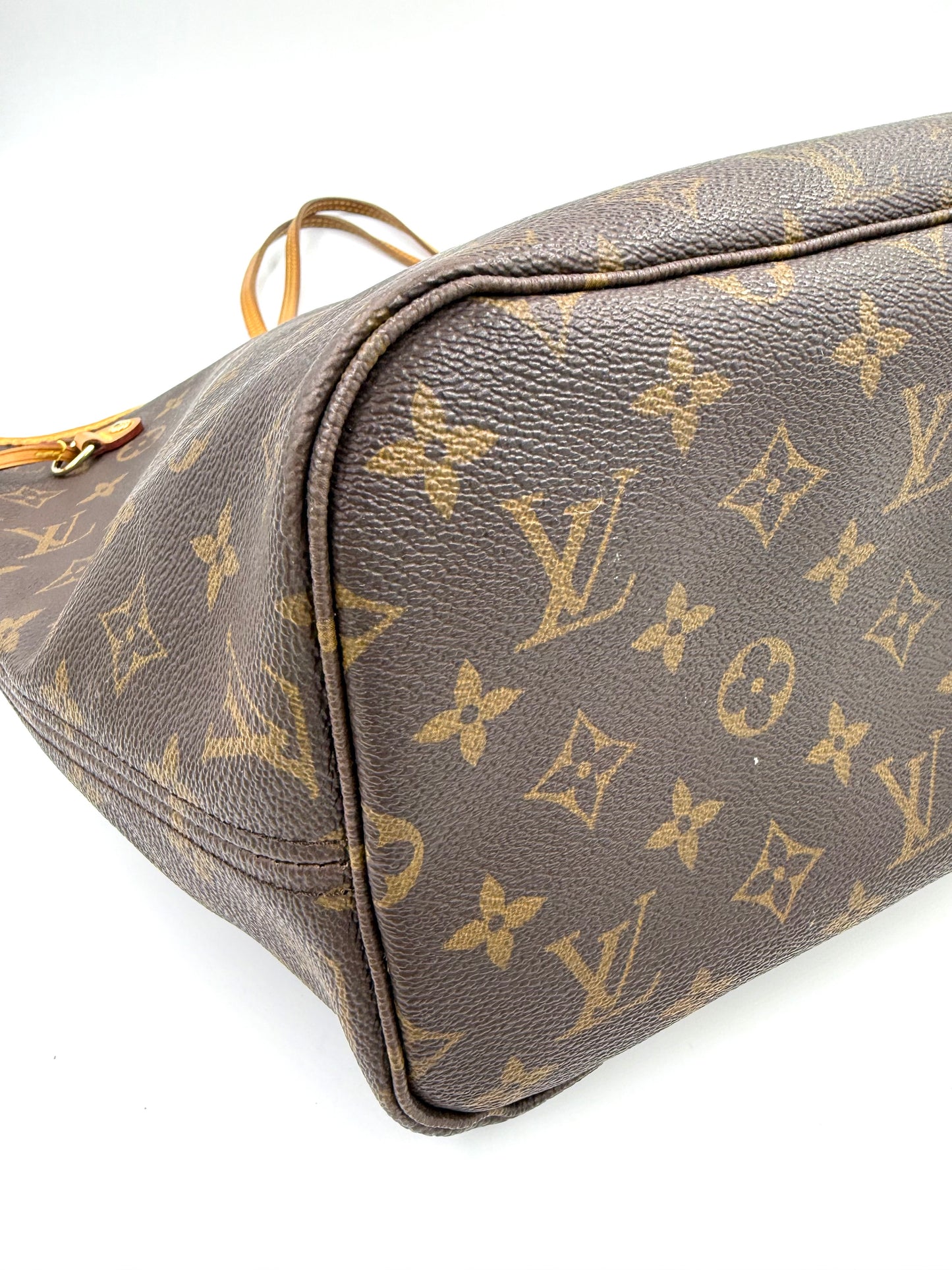 LOUIS VUITTON Neverfull MM Monogram Canvas aus klassischem Monogram-Canvas mit minimalem Bodenspuren, 2011 hergestellt