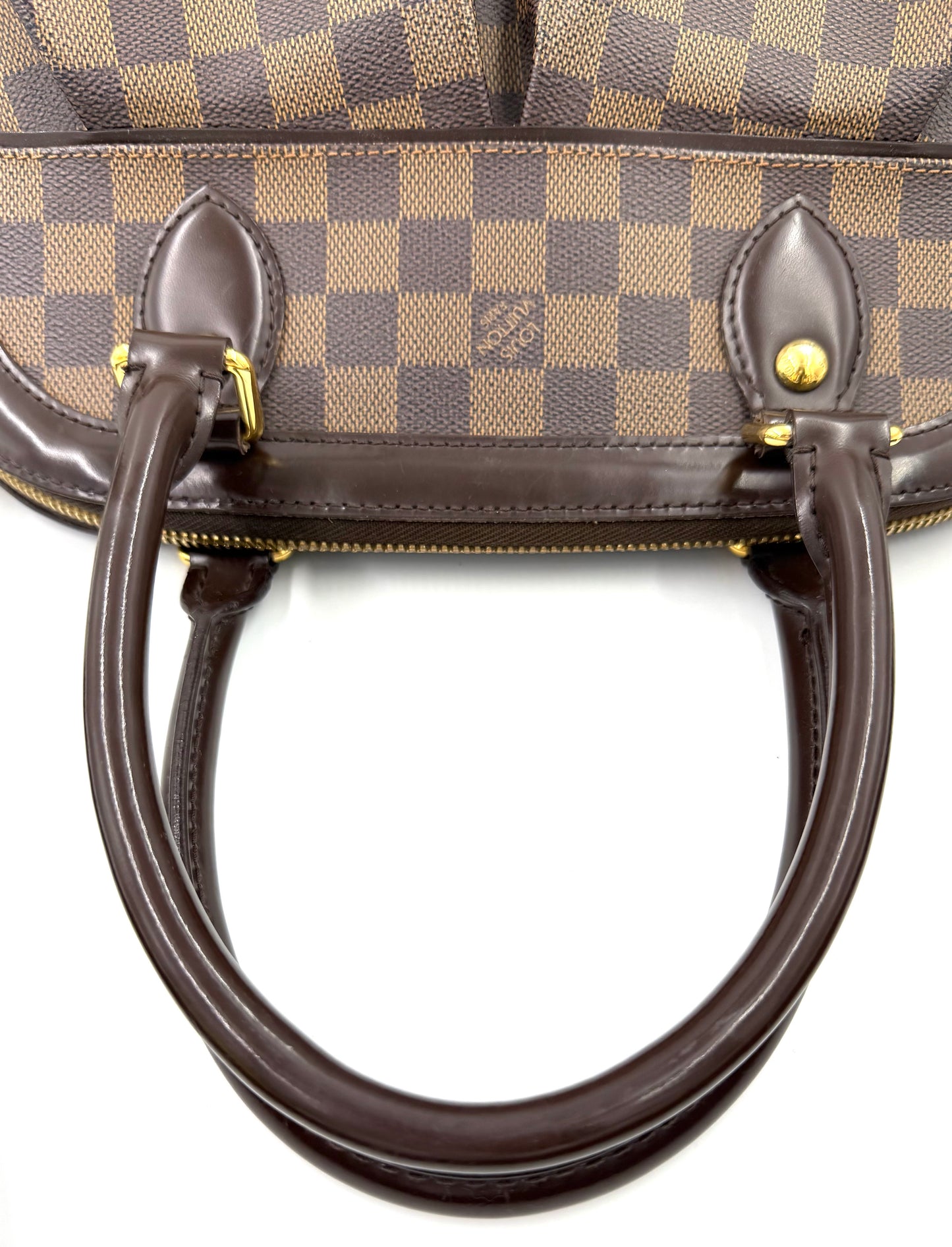 LOUIS VUITTON Trevi PM Damier Ebene mit braunen Ledergriffen und schützendem Canvas-Muster, guter Zustand.