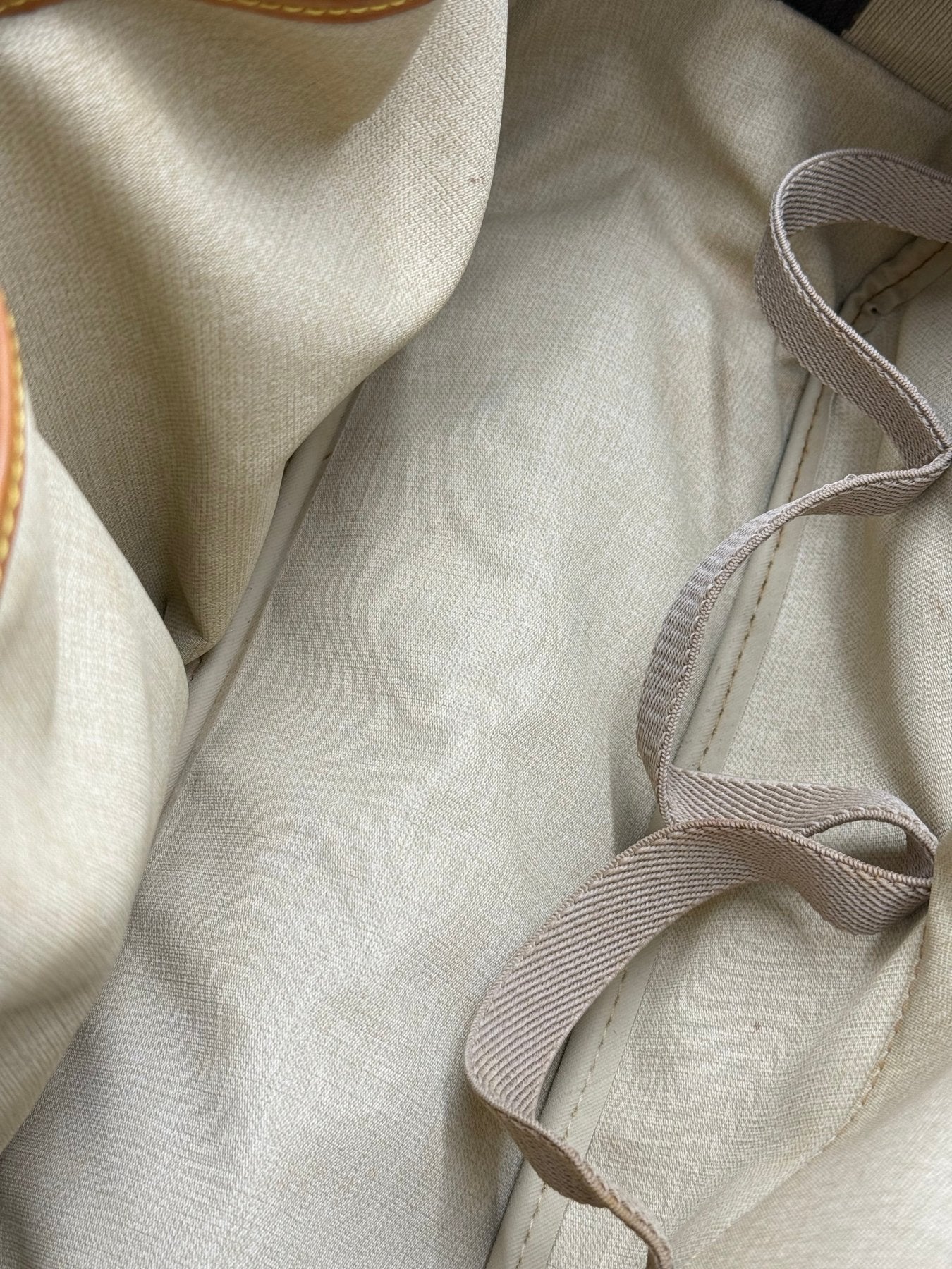 LOUIS VUITTON Deauville MM Monogram Canvas - Clutch & Macarons - VI1916 - Clutch & Macarons -