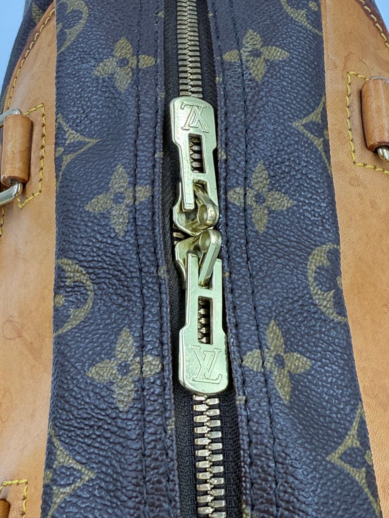 LOUIS VUITTON Deauville MM Monogram Canvas - Clutch & Macarons - VI1916 - Clutch & Macarons -