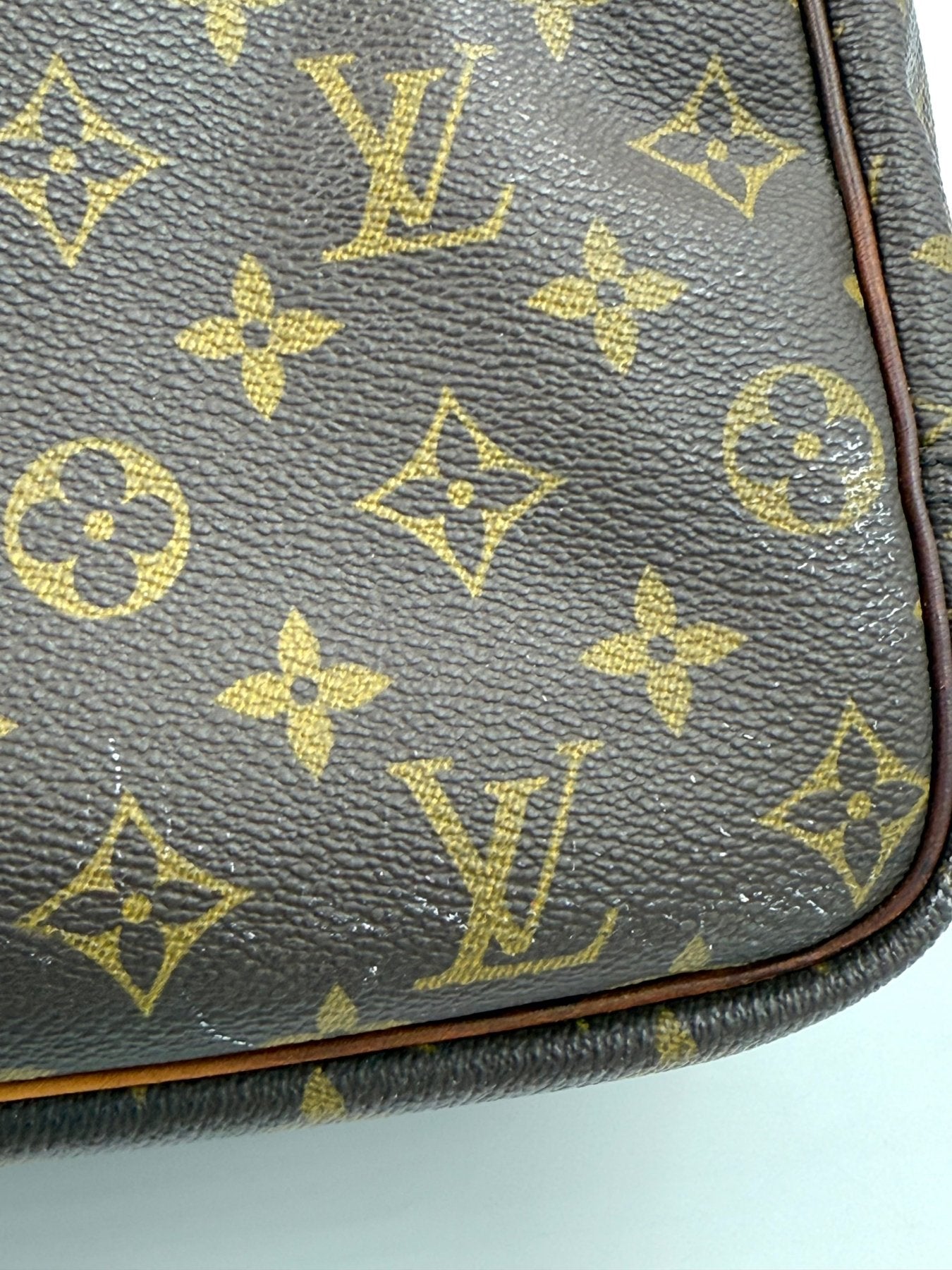LOUIS VUITTON Deauville MM Monogram Canvas - Clutch & Macarons - VI1916 - Clutch & Macarons -