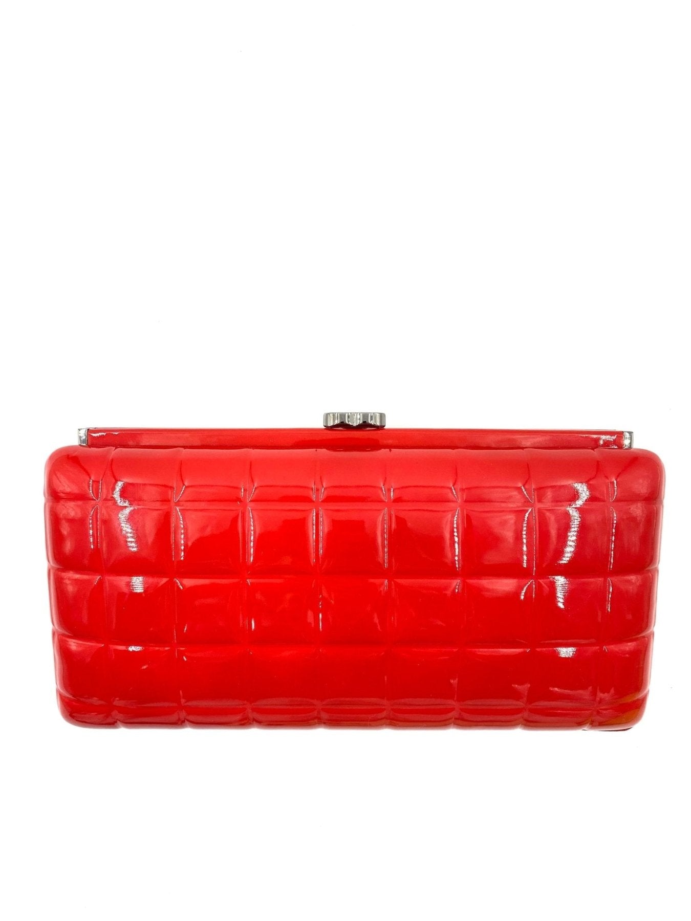 CHANEL Patent Chocolate Bar Clutch rouge - Clutch & Macarons - 11848652 - Clutch & Macarons -