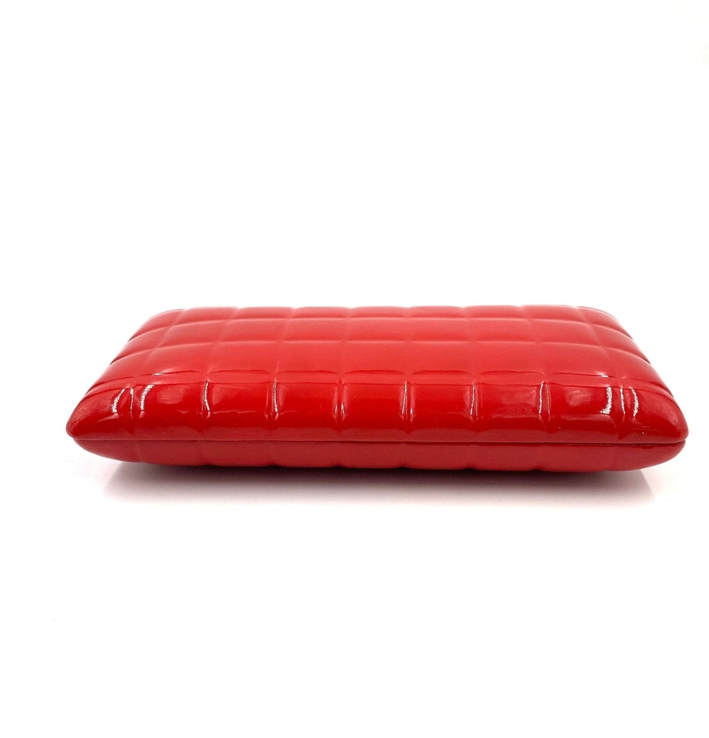 CHANEL Patent Chocolate Bar Clutch rouge - Clutch & Macarons - 11848652 - Clutch & Macarons -