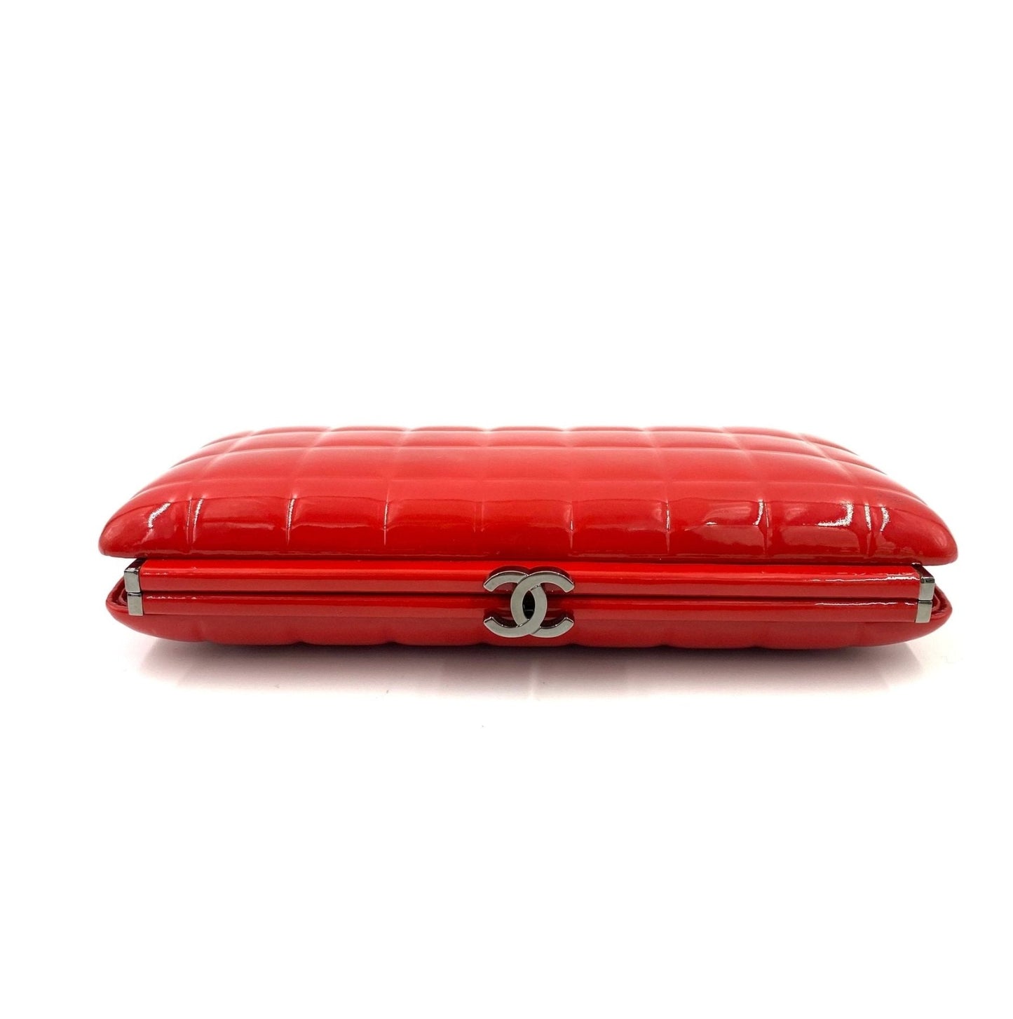 CHANEL Patent Chocolate Bar Clutch rouge - Clutch & Macarons - 11848652 - Clutch & Macarons -