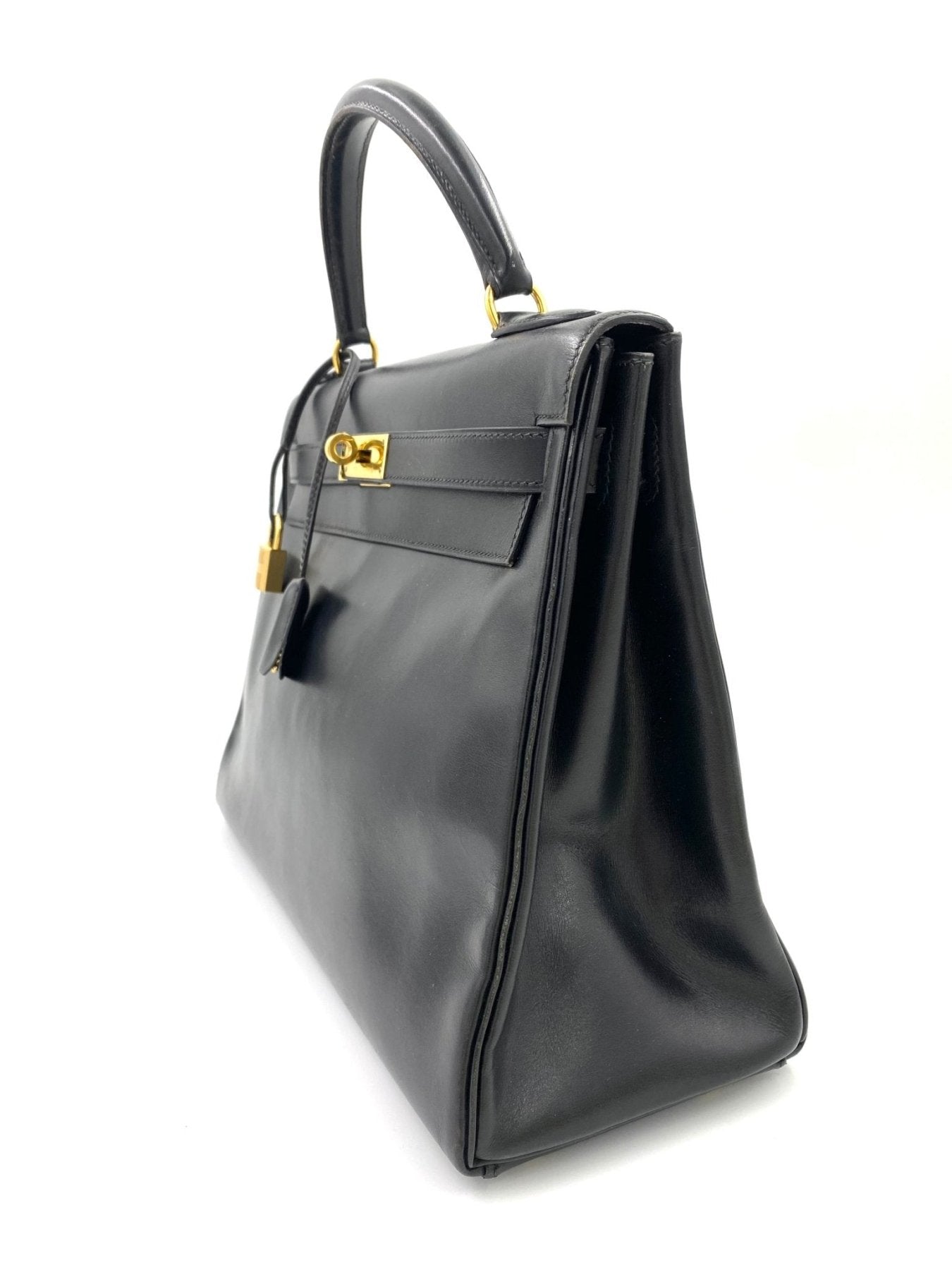 HERMES Kelly 32 Handtasche aus schwarzem Boxkalbsleder mit goldfarbenen Beschlagen und abnehmbarem Schulterriemen