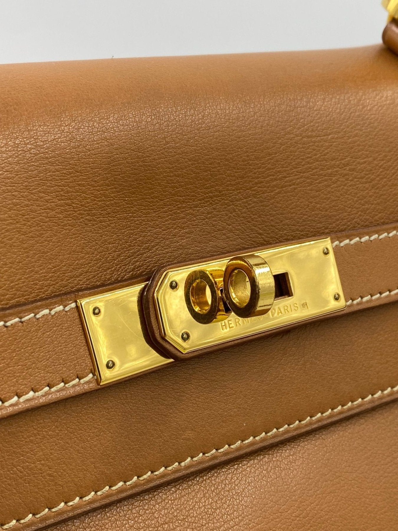 HERMÈS Kelly 35 Soft Gulliver Leder gold mit Schulterriemen - Clutch & Macarons - B im Quadrat, 1998 - Clutch & Macarons -