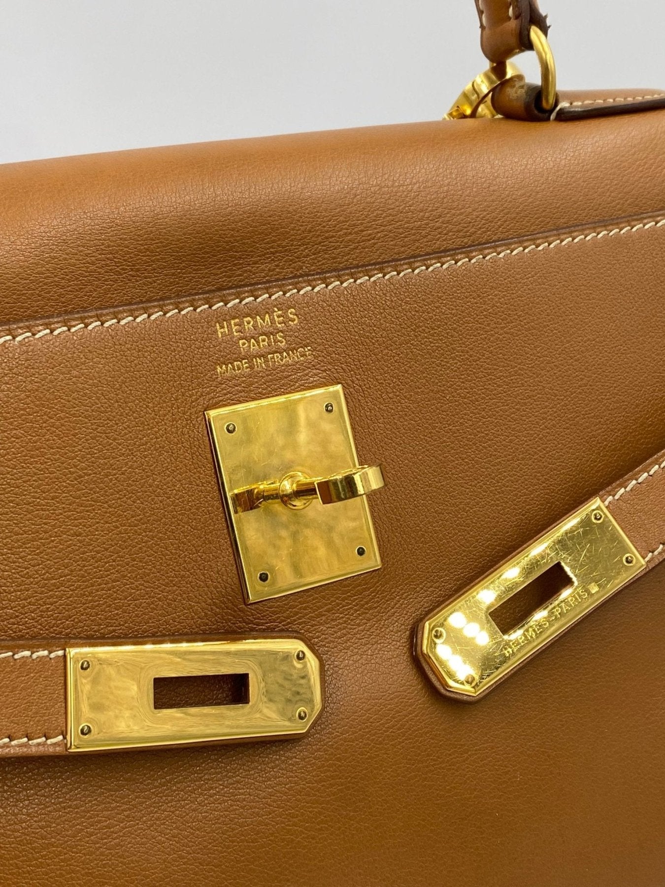 HERMÈS Kelly 35 Soft Gulliver Leder gold mit Schulterriemen - Clutch & Macarons - B im Quadrat, 1998 - Clutch & Macarons -