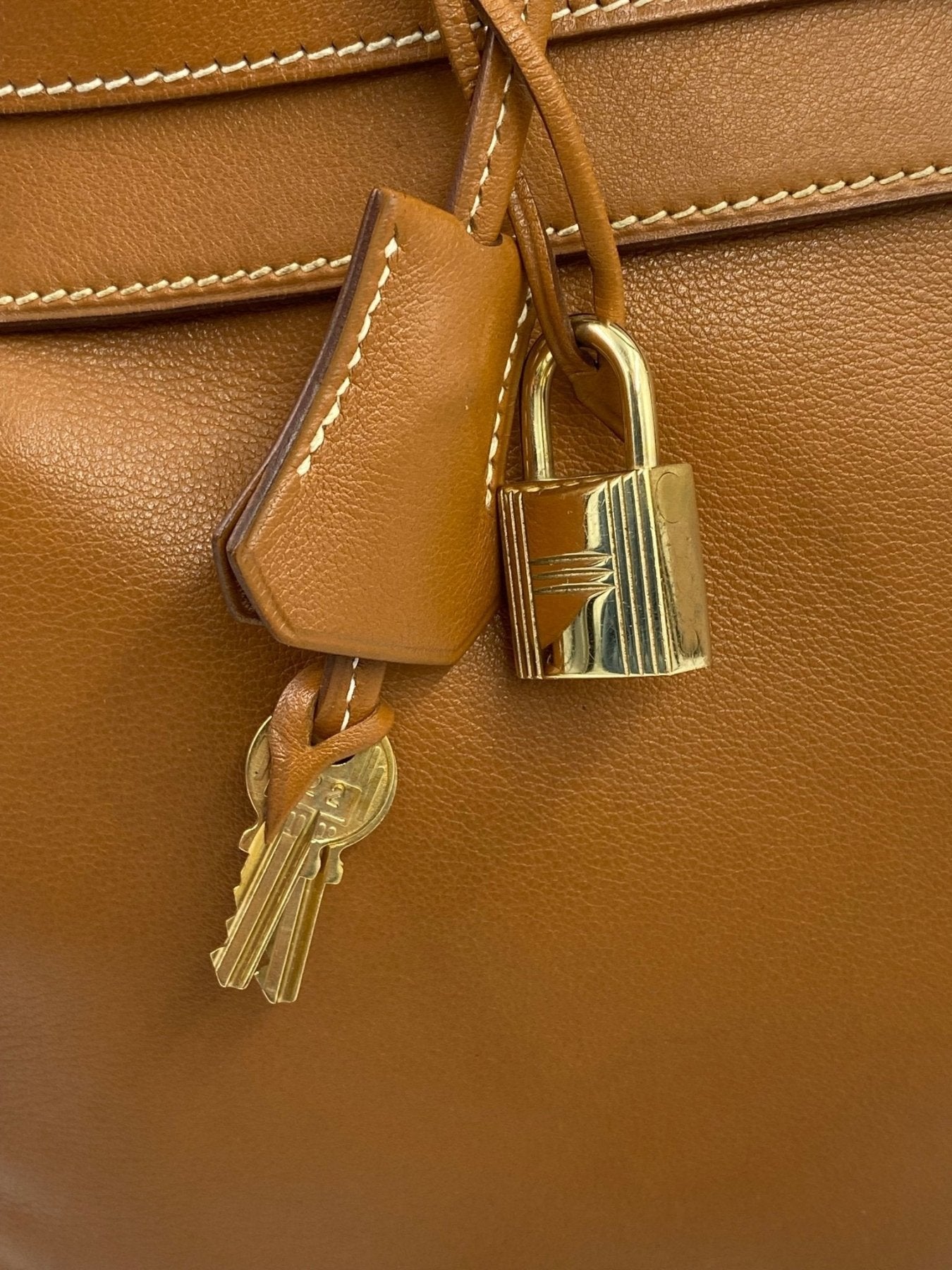 HERMÈS Kelly 35 Soft Gulliver Leder gold mit Schulterriemen - Clutch & Macarons - B im Quadrat, 1998 - Clutch & Macarons -
