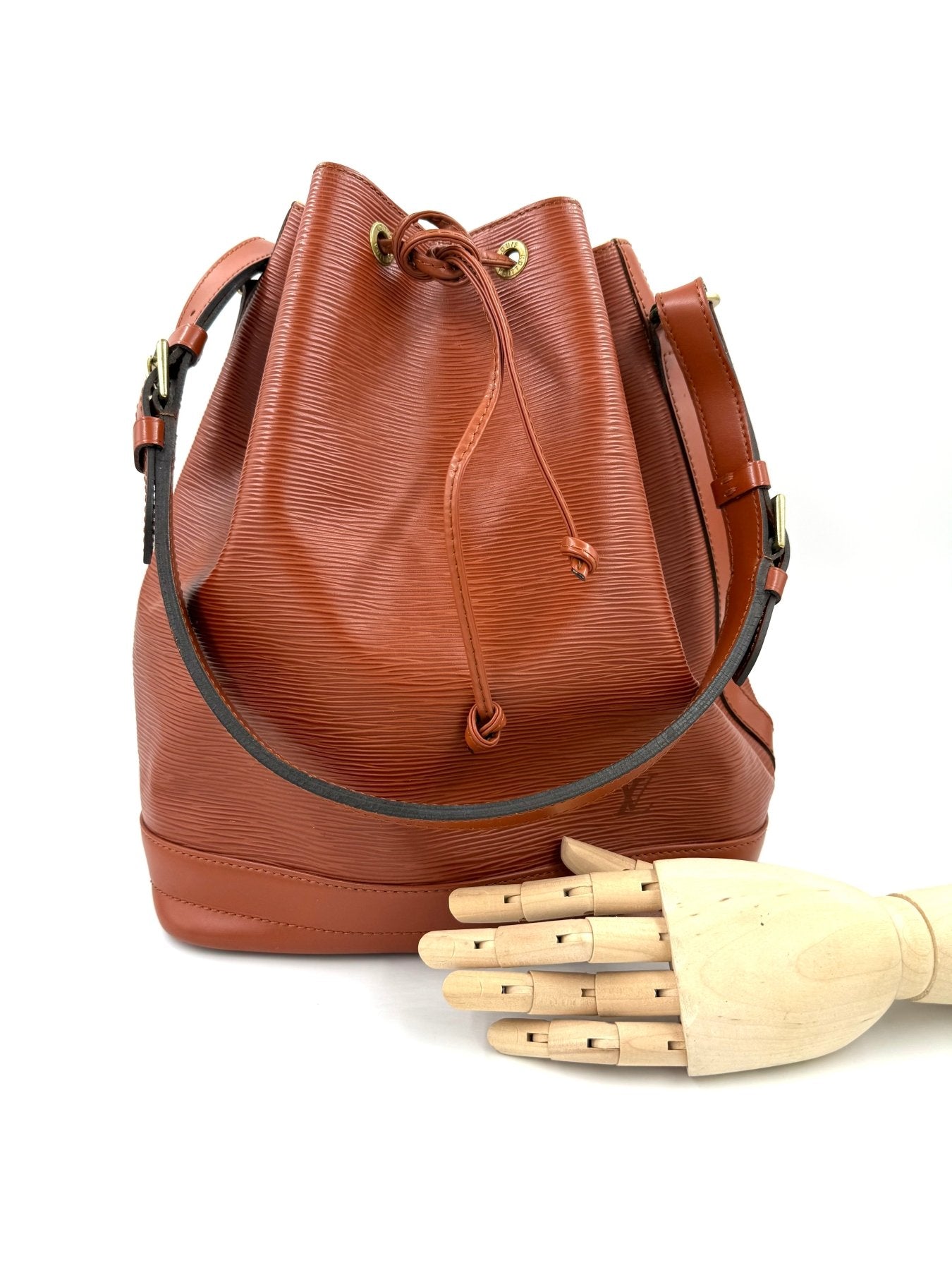 LOUIS VUITTON Noe Grande Epi kenian - Clutch & Macarons - AR0915 - Clutch & Macarons -