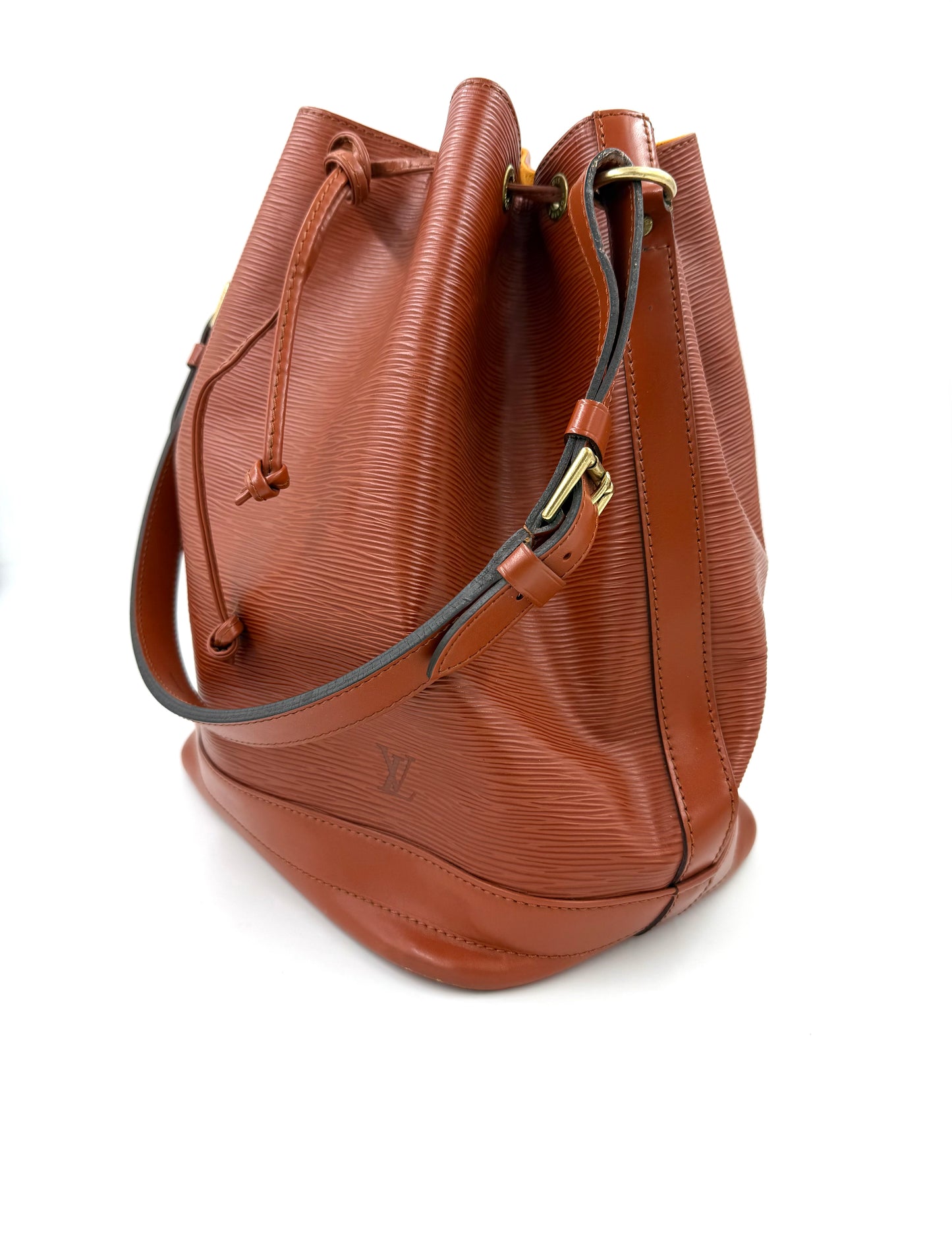 LOUIS VUITTON Noe Grande Epi Kenian aus robustem Epi-Leder mit Kordelzugverschluss und verstellbarem Schulterriemen.