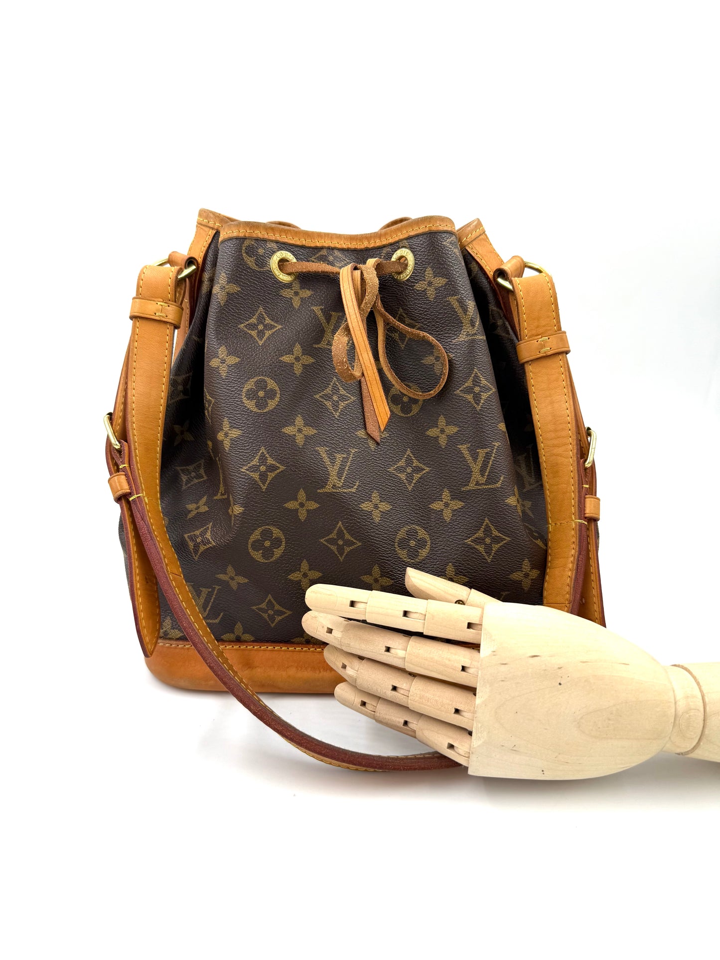 LOUIS VUITTON Noe petit Monogram Canvas