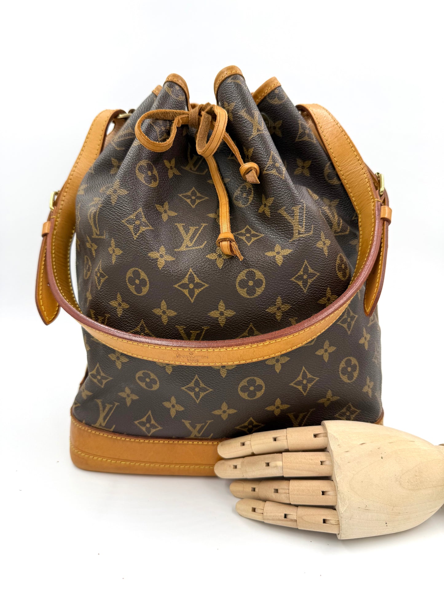 LOUIS VUITTON Noe grande Monogram Canvas