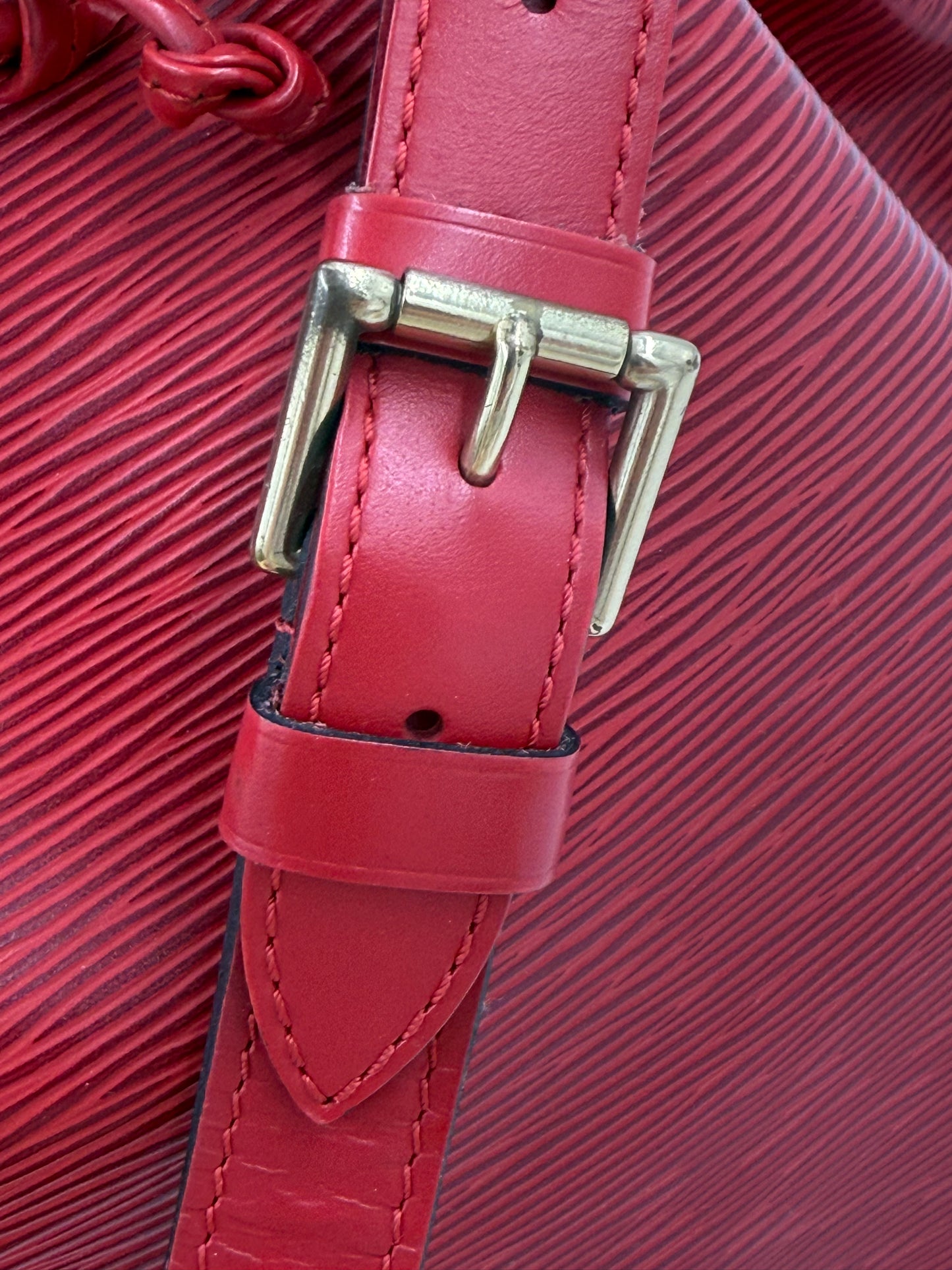 LOUIS VUITTON Noe petit Epi rouge