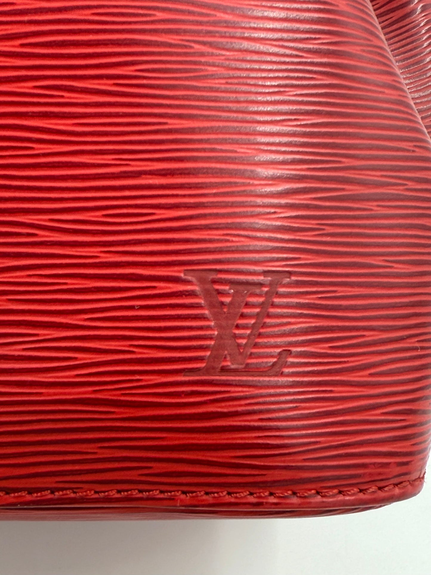 LOUIS VUITTON Noe petit Epi rouge