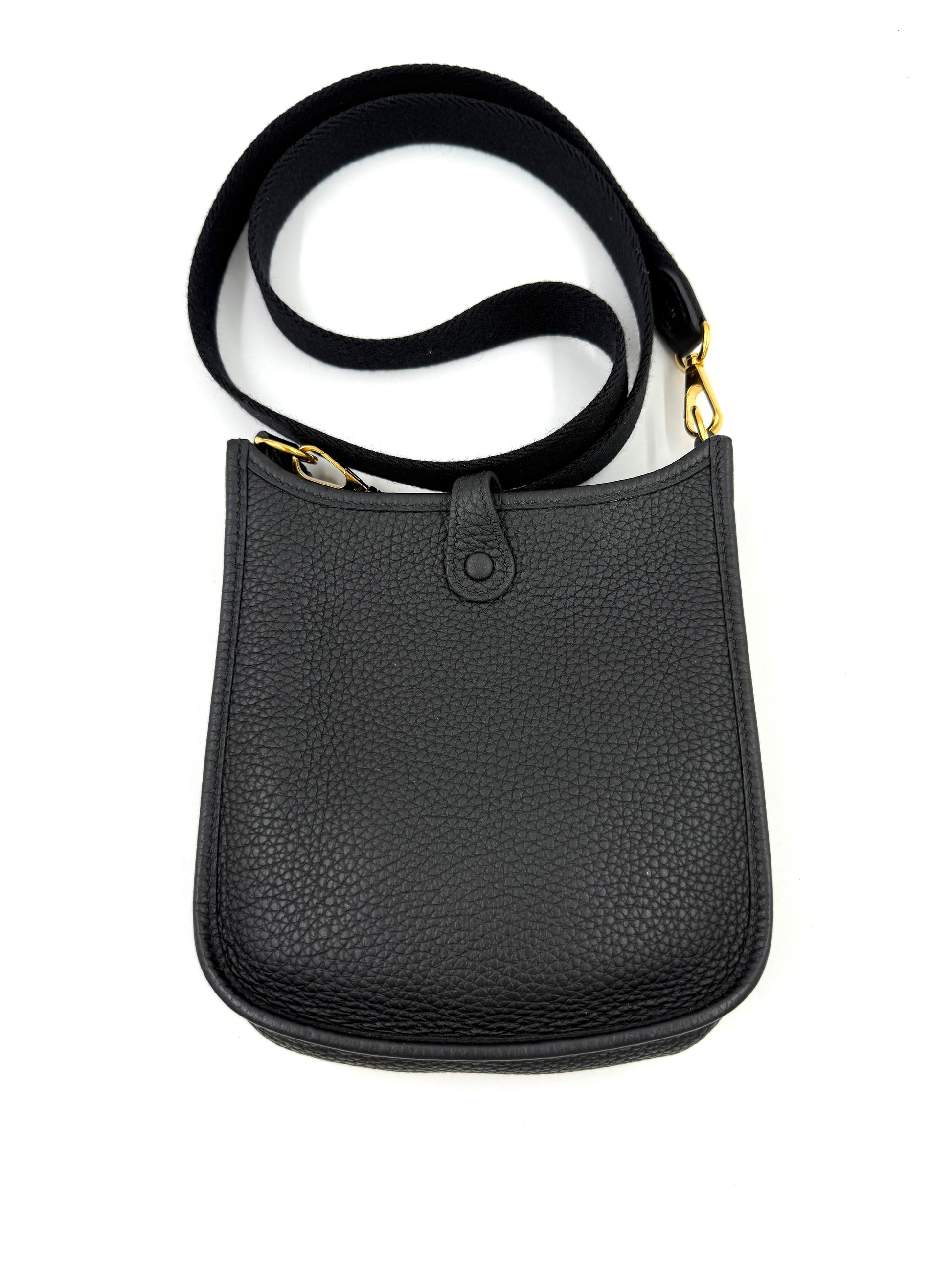 Elegante schwarze Hermès Evelyne 16 Clemenceleder Tasche mit abnehmbarem Schulterriemen und hochwertiger Verarbeitung.