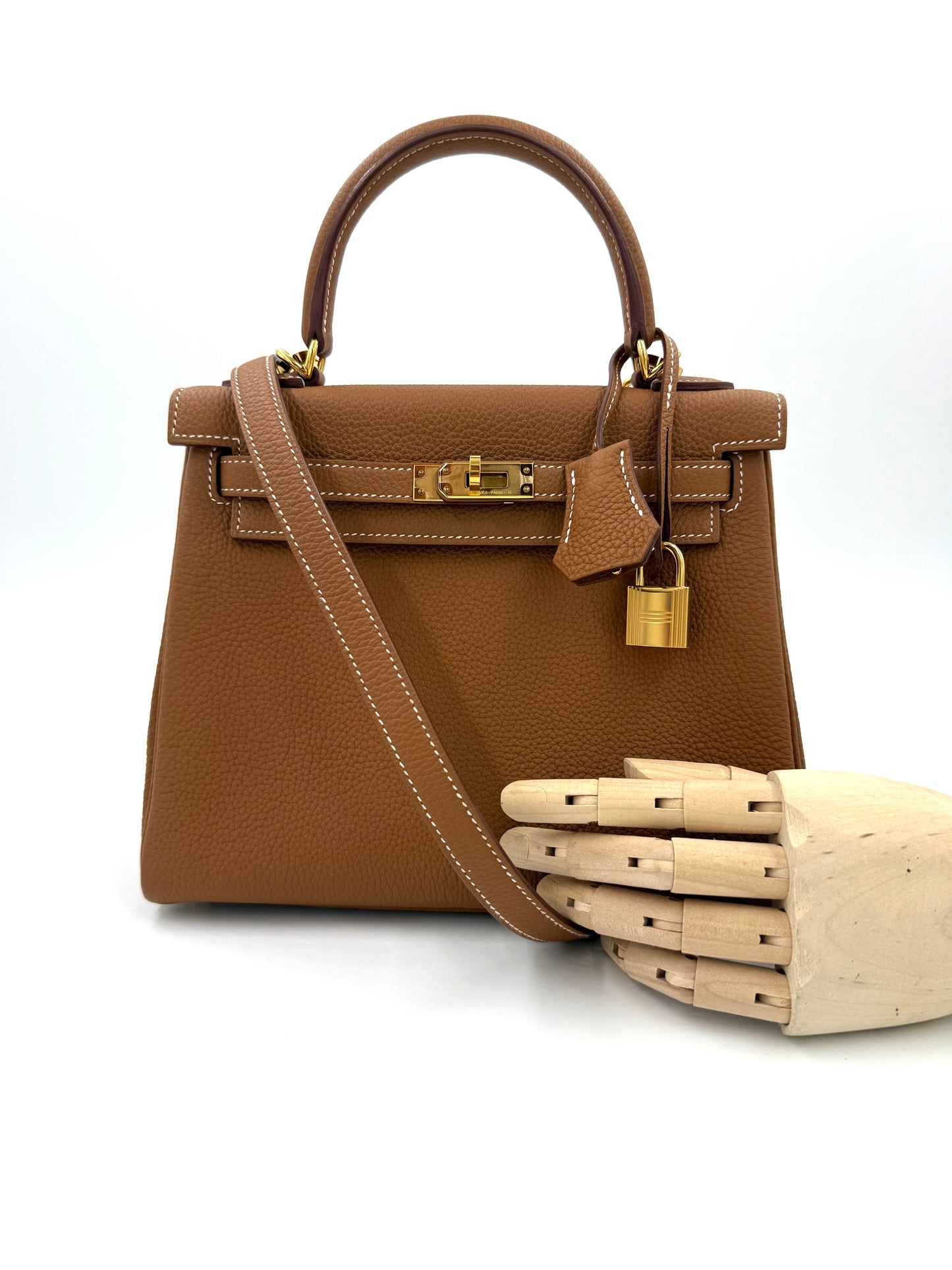 HERMÈS Kelly 25 Togo Gold GHW
