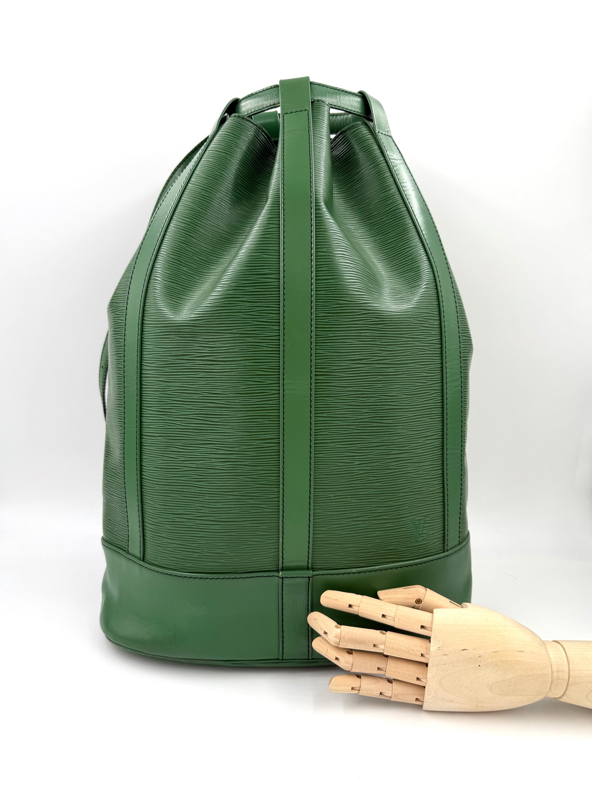 Louis Vuitton Randonnee Beuteltasche in grunem Epi-Leder mit strukturierter Oberflache und verstellbarem Schulterriemen