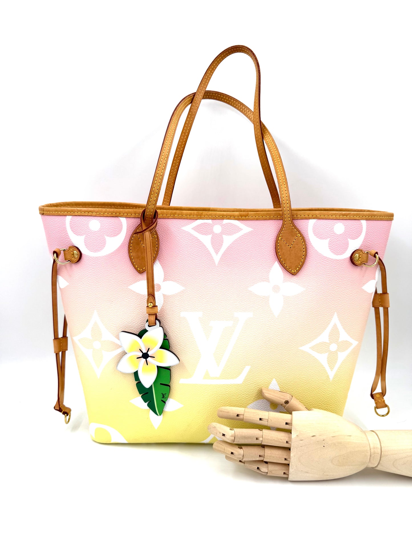 LOUIS VUITTON Neverfull MM By the Pool