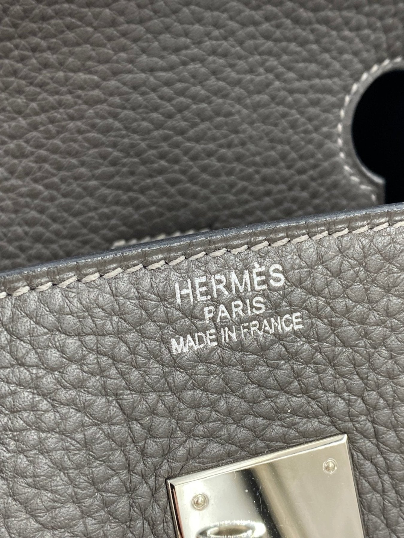 HERMÈS Birkin 35 Togo Graphite Palladium - Clutch & Macarons - N im Quadrat; 2010 - Clutch & Macarons -