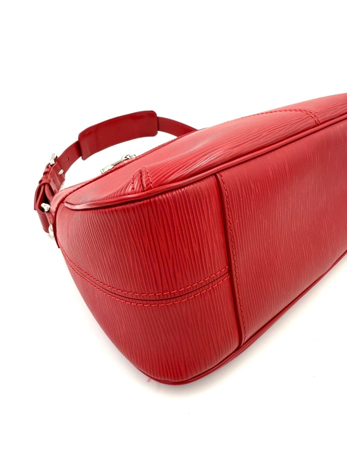 LOUIS VUITTON Turenne Epi rouge - Clutch & Macarons - MI1016 - Clutch & Macarons -