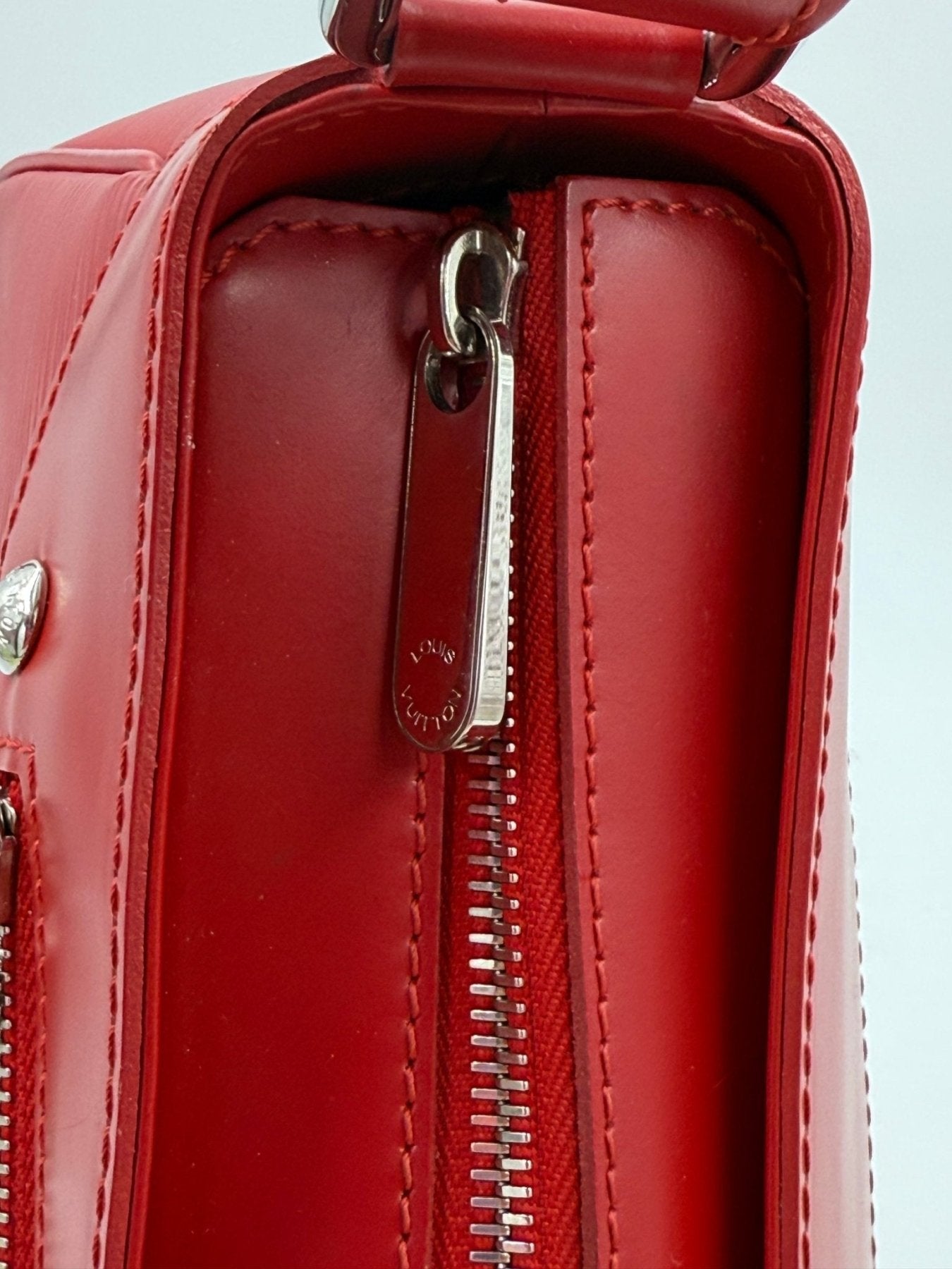 LOUIS VUITTON Turenne Epi rouge - Clutch & Macarons - MI1016 - Clutch & Macarons -