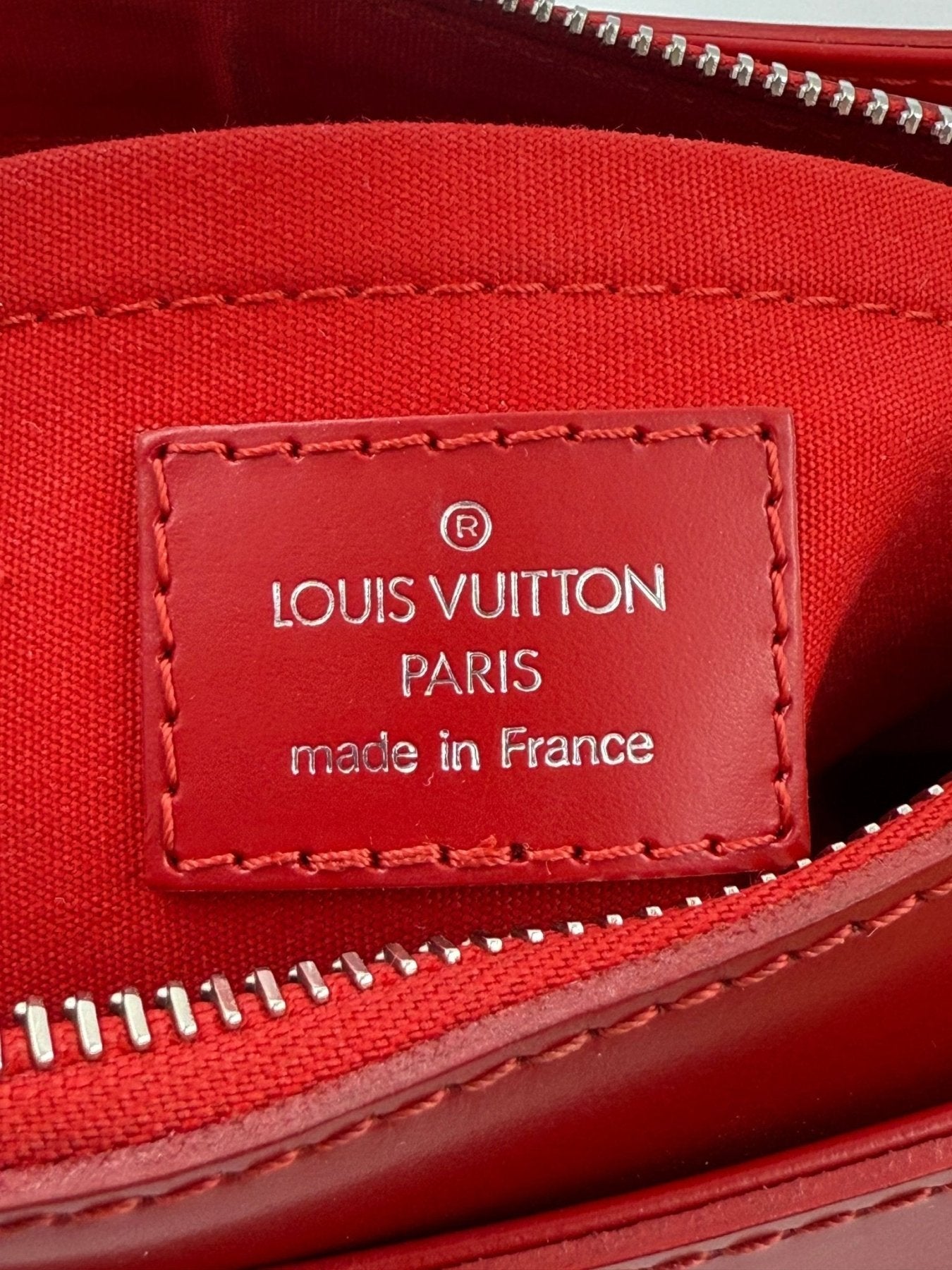 LOUIS VUITTON Turenne Epi rouge - Clutch & Macarons - MI1016 - Clutch & Macarons -