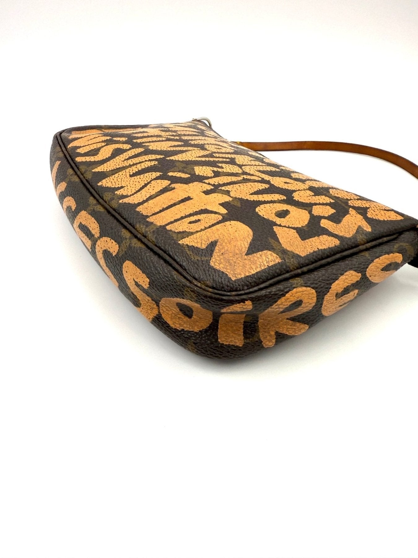 LOUIS VUITTON Pochette Accessoires Graffiti x Stephen Sprouse - Clutch & Macarons - AR0041 - Clutch & Macarons -