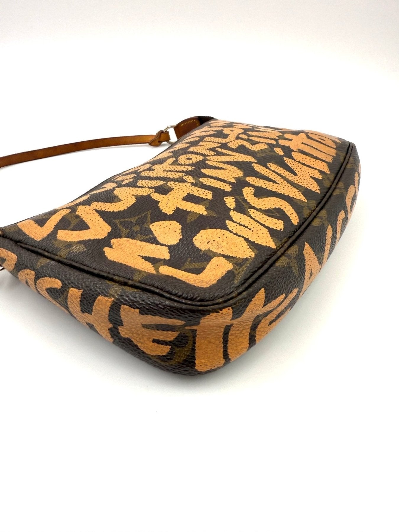 LOUIS VUITTON Pochette Accessoires Graffiti x Stephen Sprouse - Clutch & Macarons - AR0041 - Clutch & Macarons -