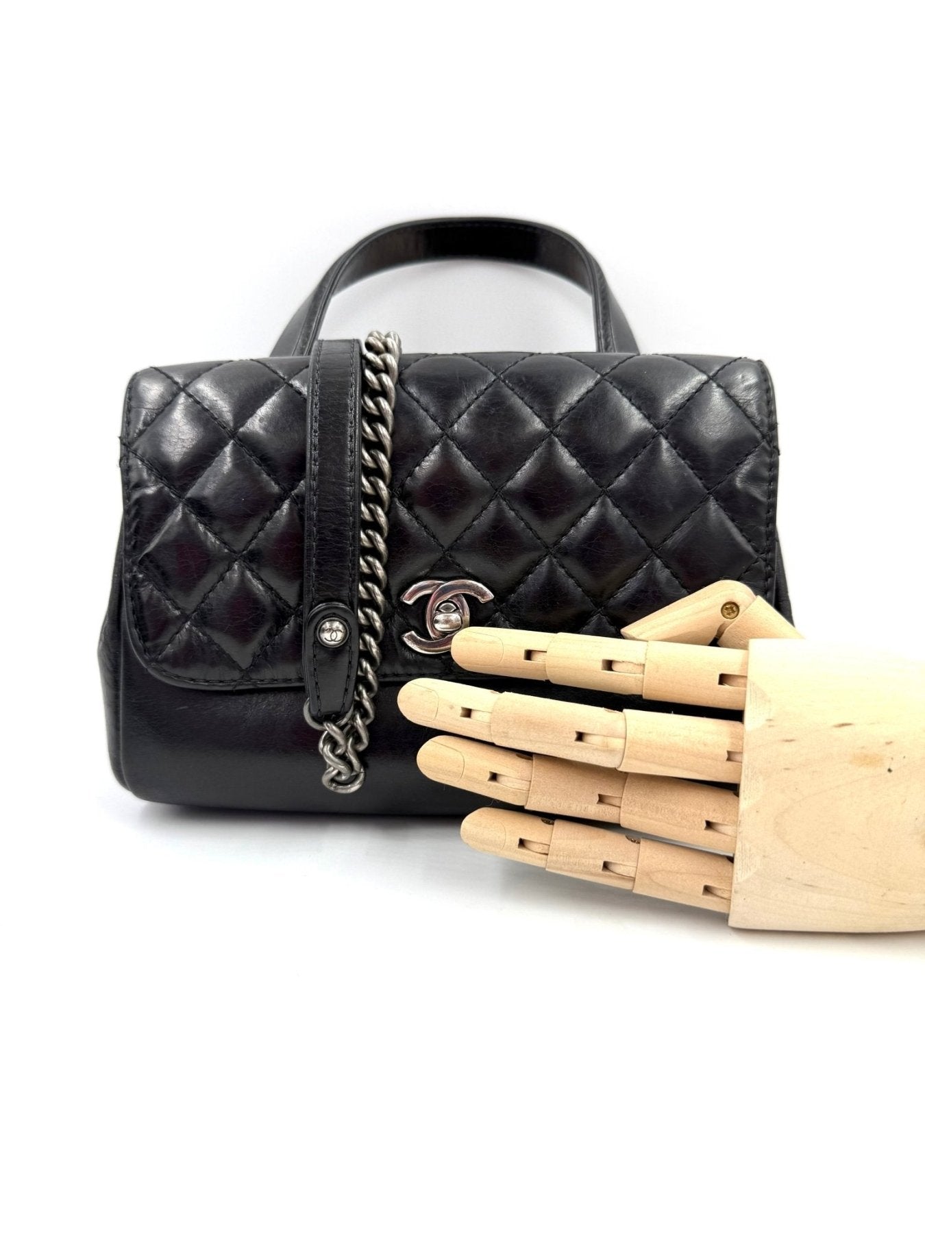 CHANEL Double Sided Flap Bag in schwarzem Kalbsleder mit Rautensteppung und silberfarbener Kette, klassischer CC-Verschluss