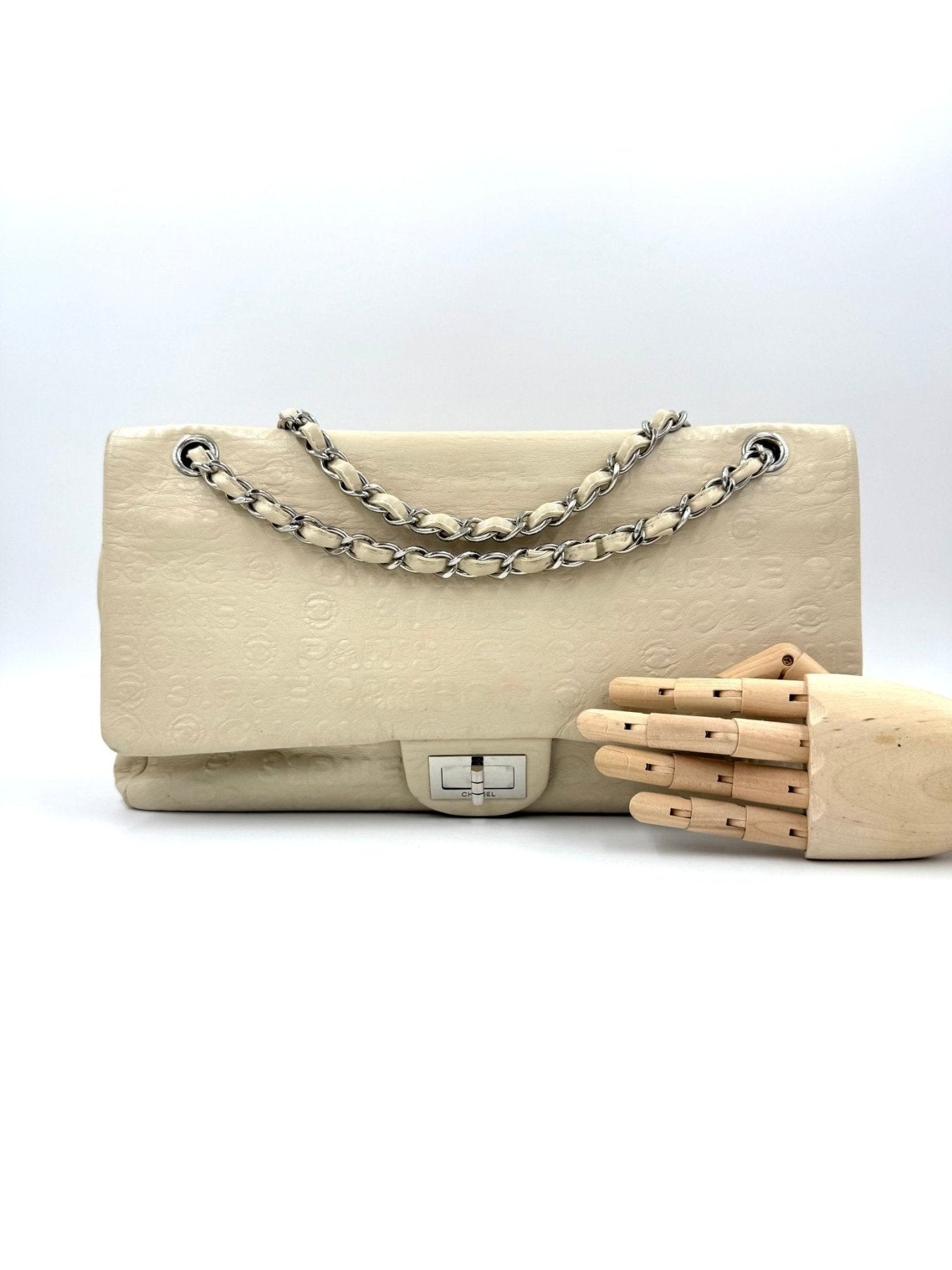 CHANEL Double Flap Bag Jumbo in cremefarbenem Kalbsleder mit Kette und silbernen Beschlagen, Vintage-Zustand