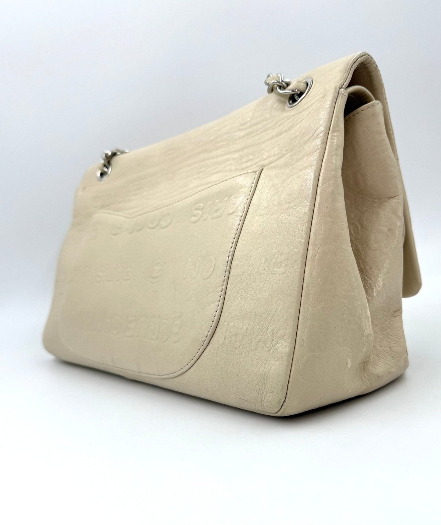 CHANEL Double Flap Bag Jumbo in cremefarbenem Kalbsleder mit Kettenschulterriemen und silbernen Metallbeschlagen